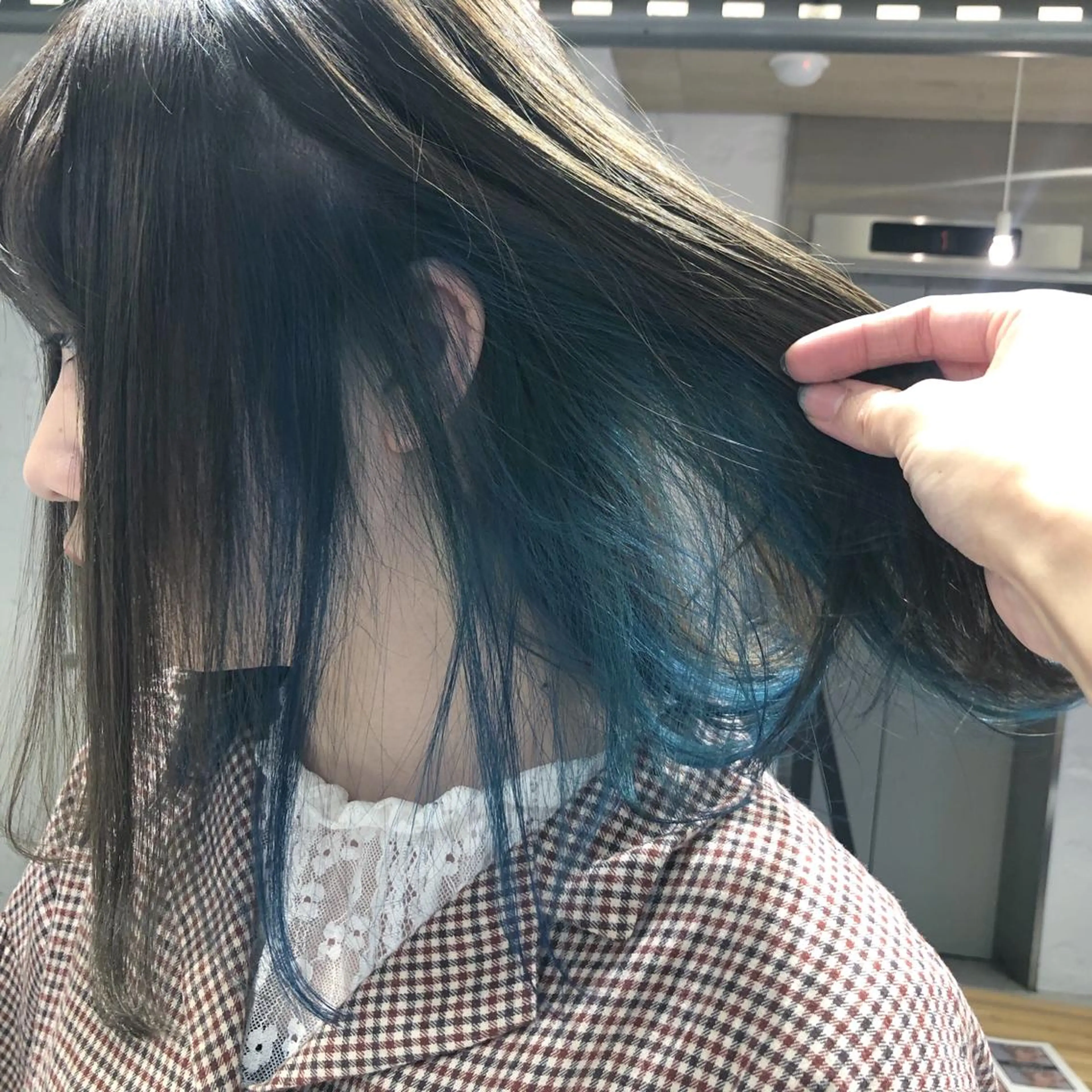 セミロング カラー ブルーカラー インナーカラー オリーブカラー ORIKA 美容室のヘアスタイル
