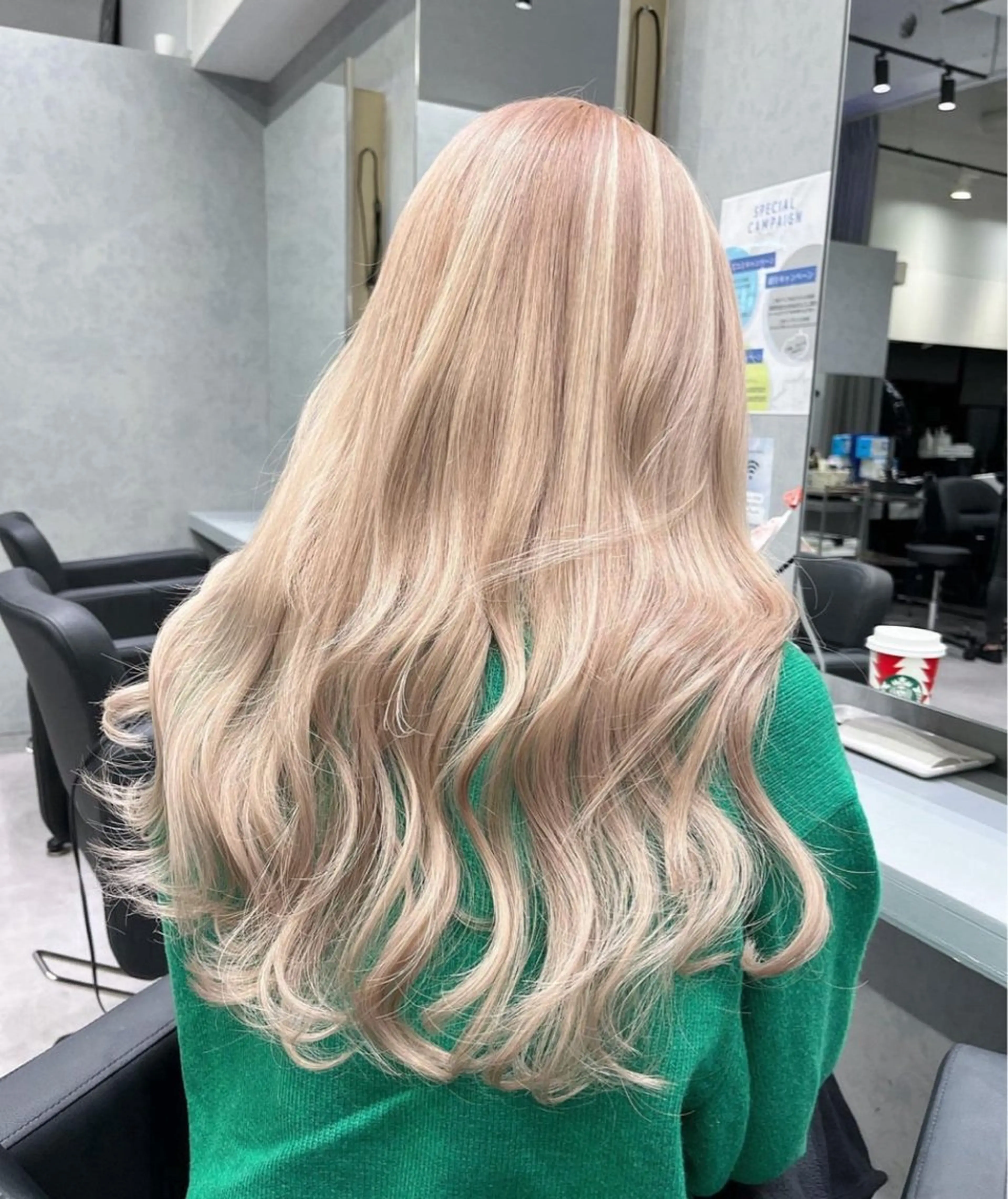 ロング カラー ヘアアレンジ ブリーチ 透明感カラー グレージュ ピンクカラー 韓国風レイヤーカット 艶カラー🫧菊池のヘアスタイル