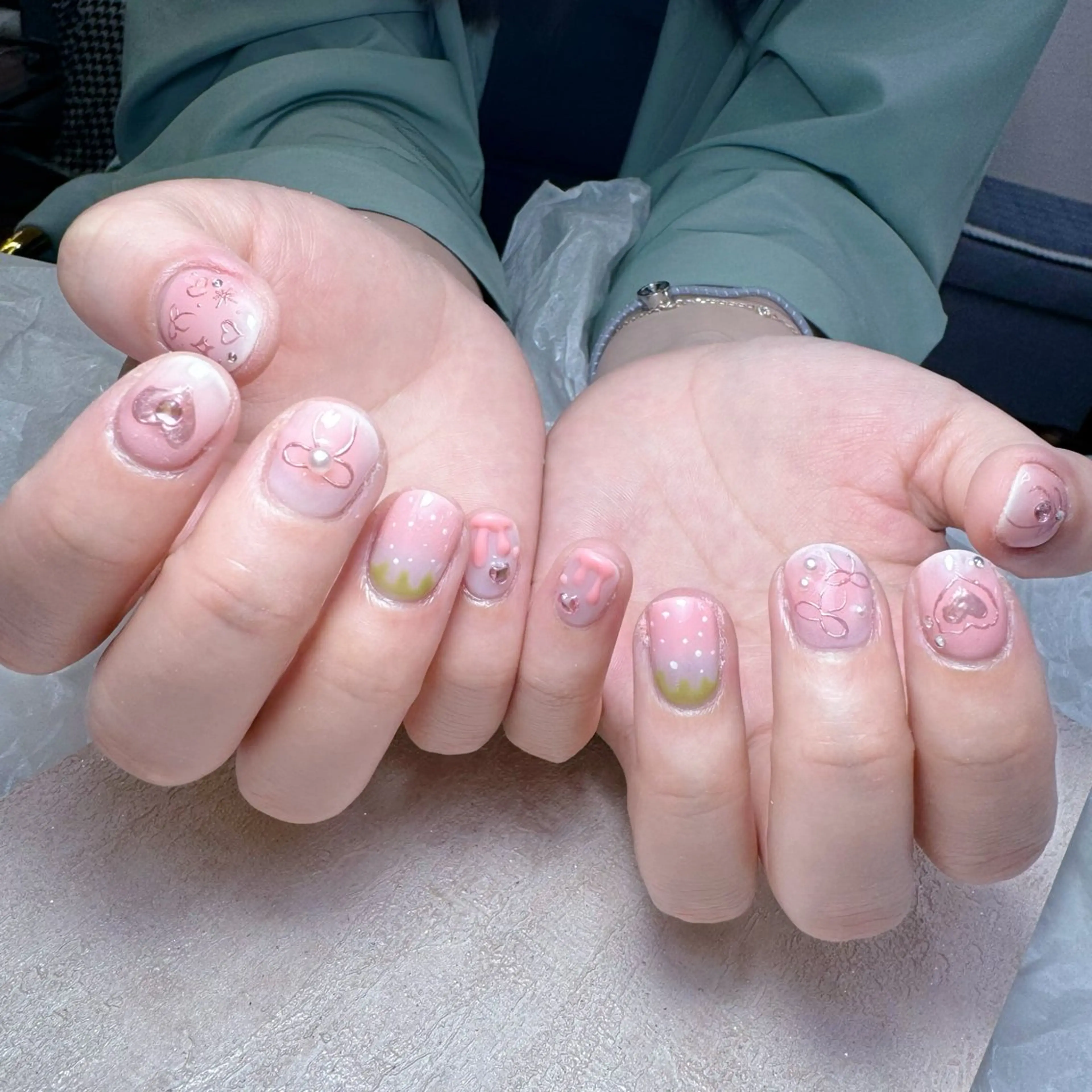 ネイル チークネイル クリアネイル ガーリー キラキラネイル 韓国ネイル ハンドネイル NailPrincess所属・princess スカルプ専門店のネイルデザイン