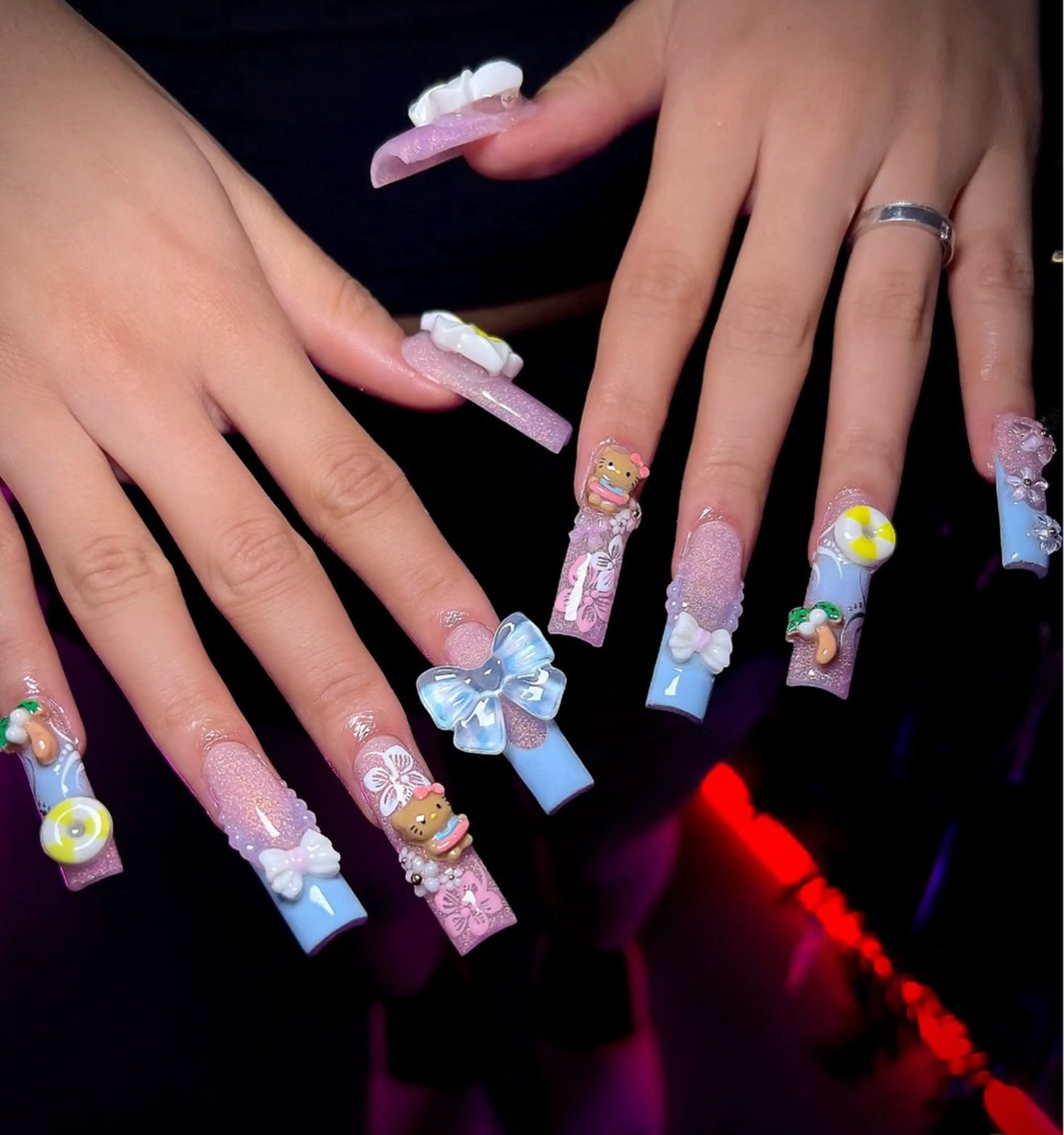 ネイル アニマル柄 オーロラネイル チークネイル フラッシュネイル ジェルネイル ハンドネイル Lina所属・Lina Nail Salonのネイルデザイン