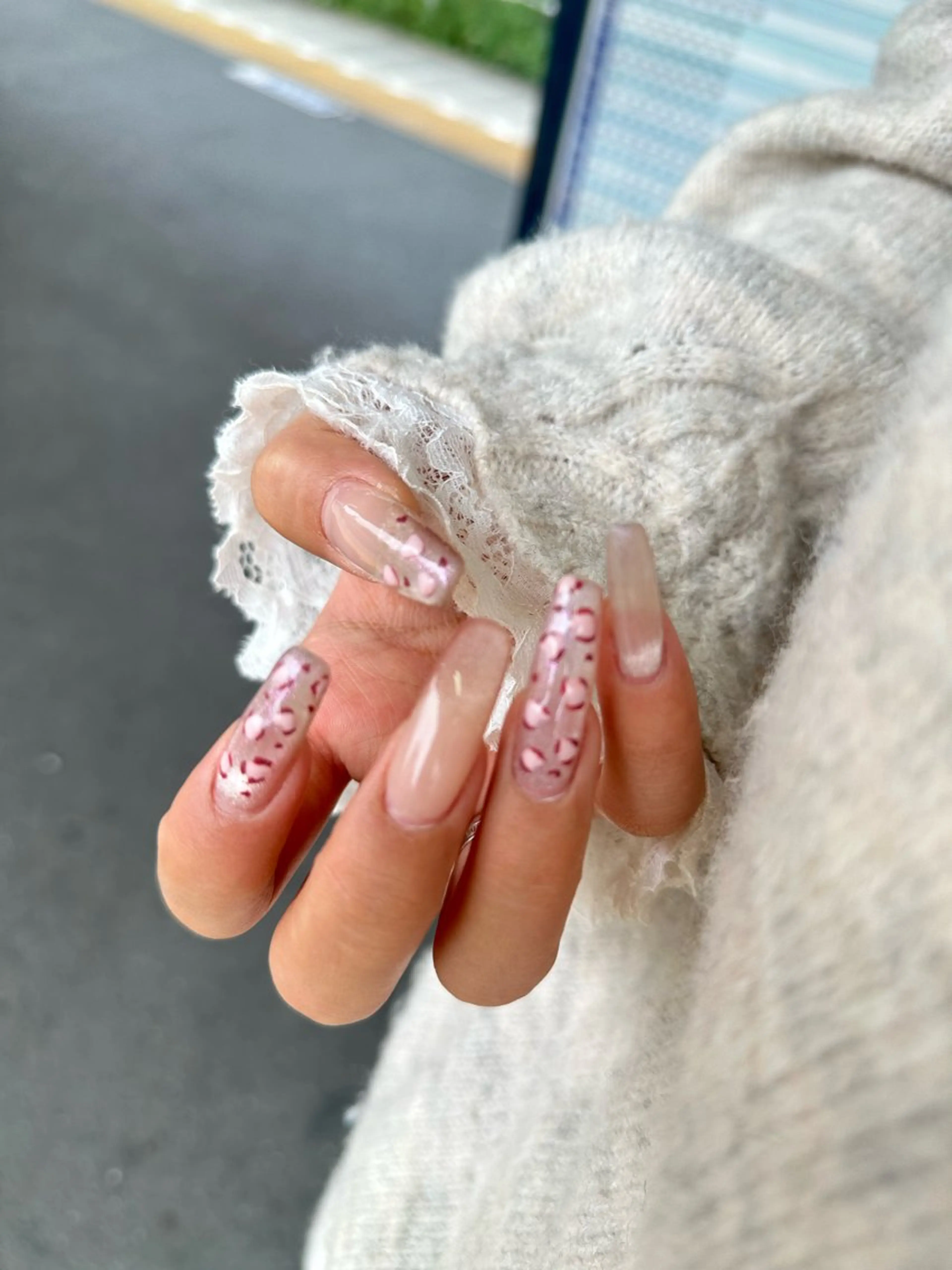 セミロング ハンドネイル フットネイル ハンドケア シン メのネイルデザイン