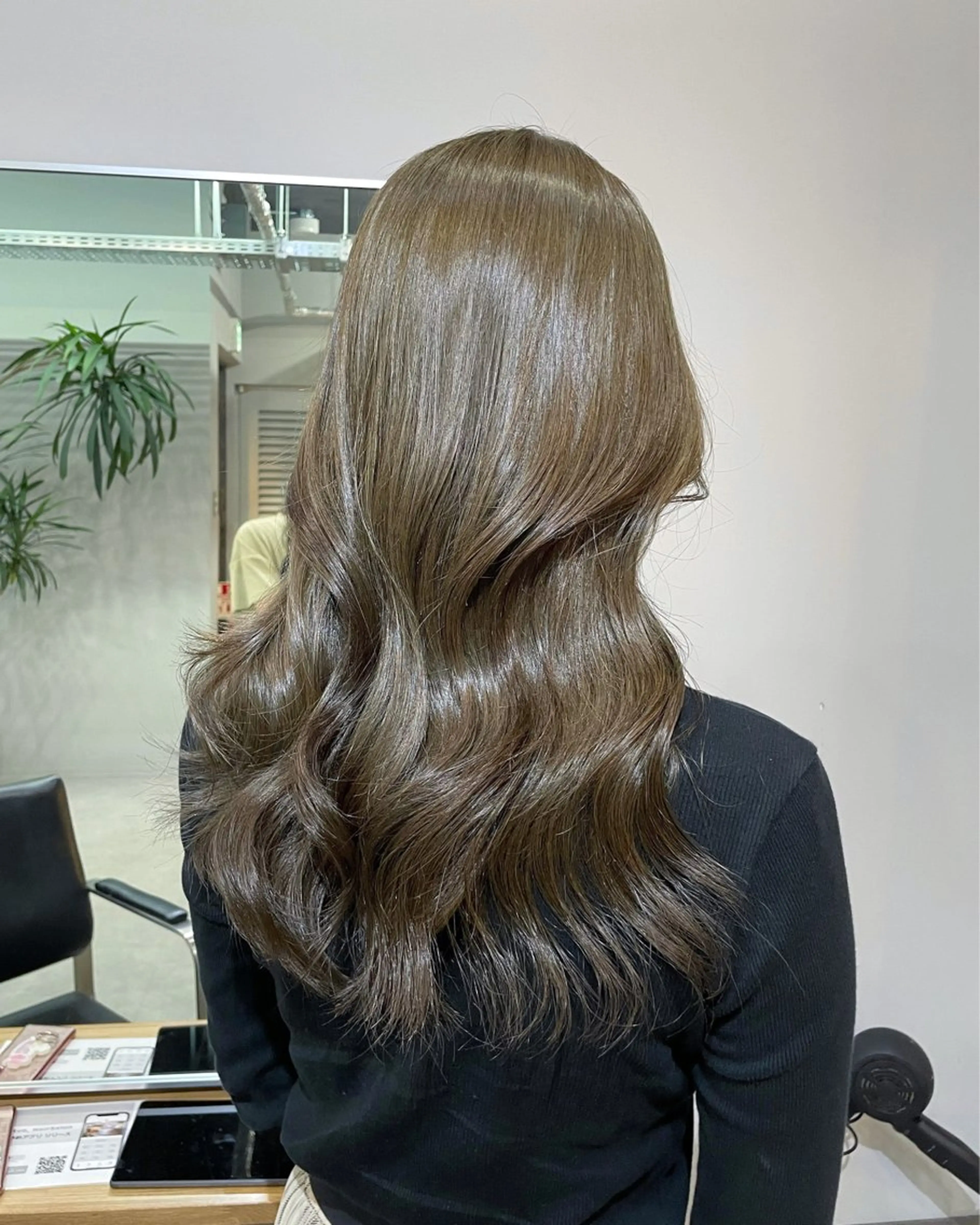 ロング カラー カット ヘアカラー ミルクティーベージュ ❤︎レイヤー　MIAのヘアスタイル