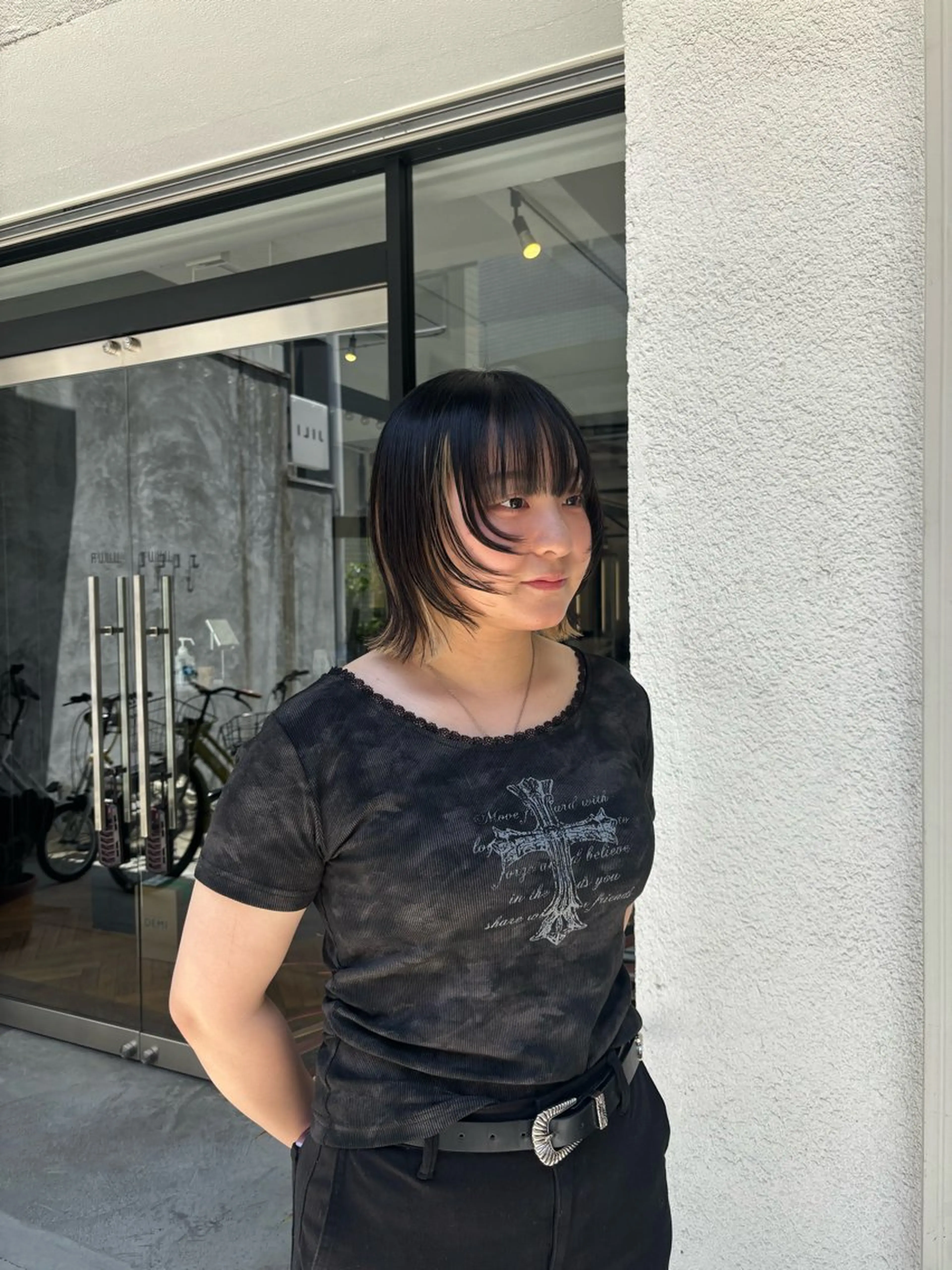 ミディアム ボブ 顔まわりレイヤー レイヤーカット 小顔カット ノグチ アユのヘアスタイル