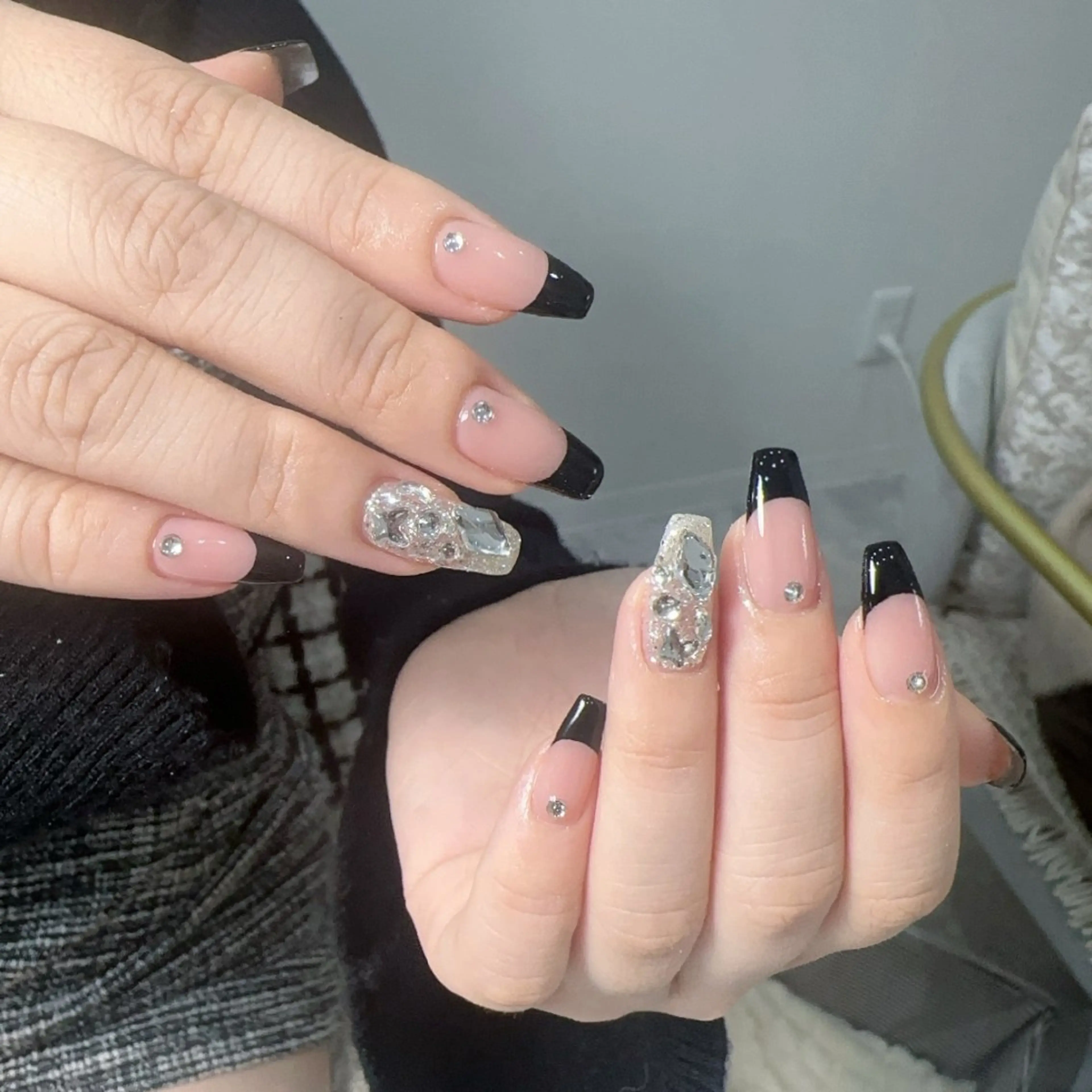 ネイル チークネイル 長さ出し フレンチネイル ジェルネイル キラキラネイル ハンドネイル UM Nail Salonのネイルデザイン