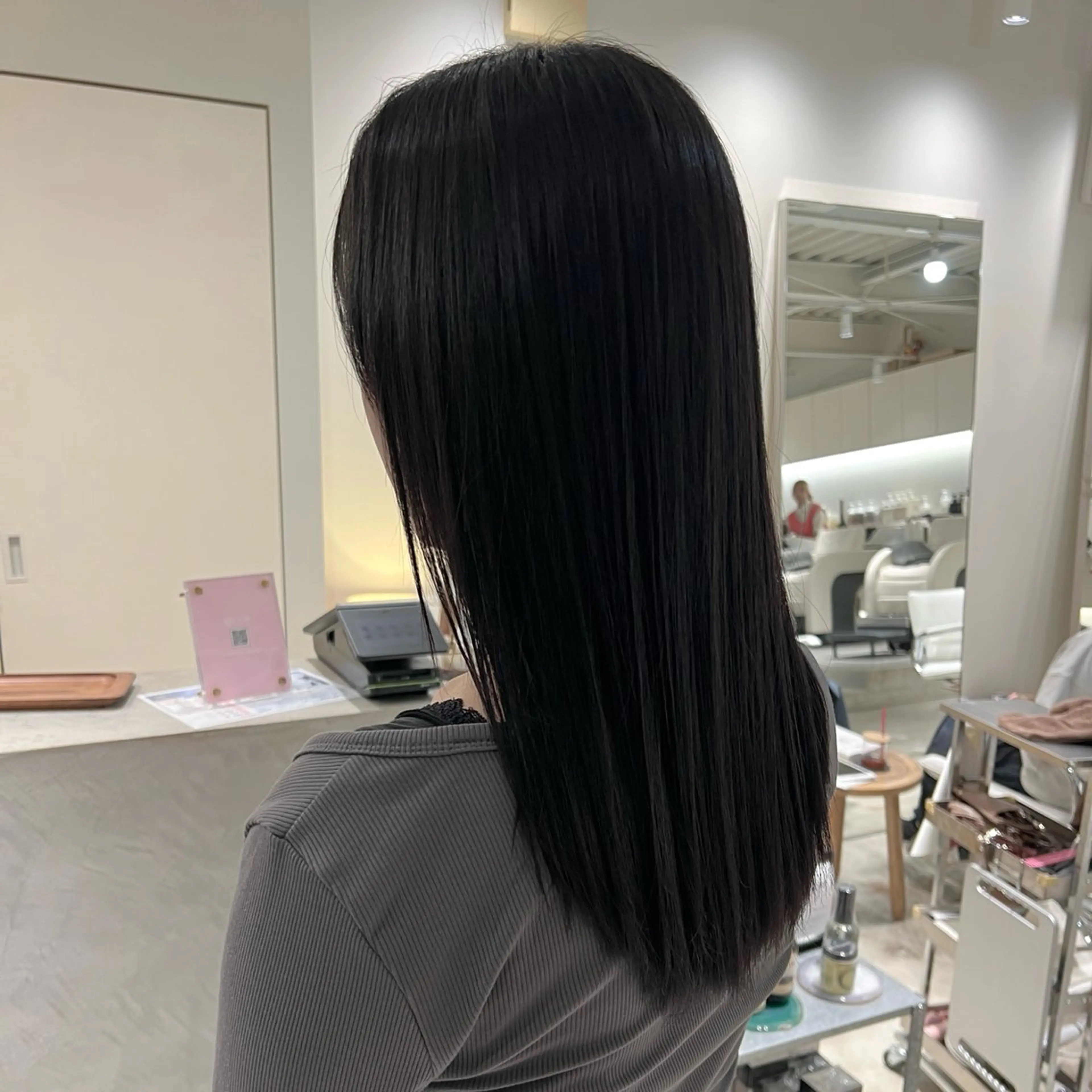 ロング カラー 透明感カラー ヘアカラー 周東 芽依のヘアスタイル