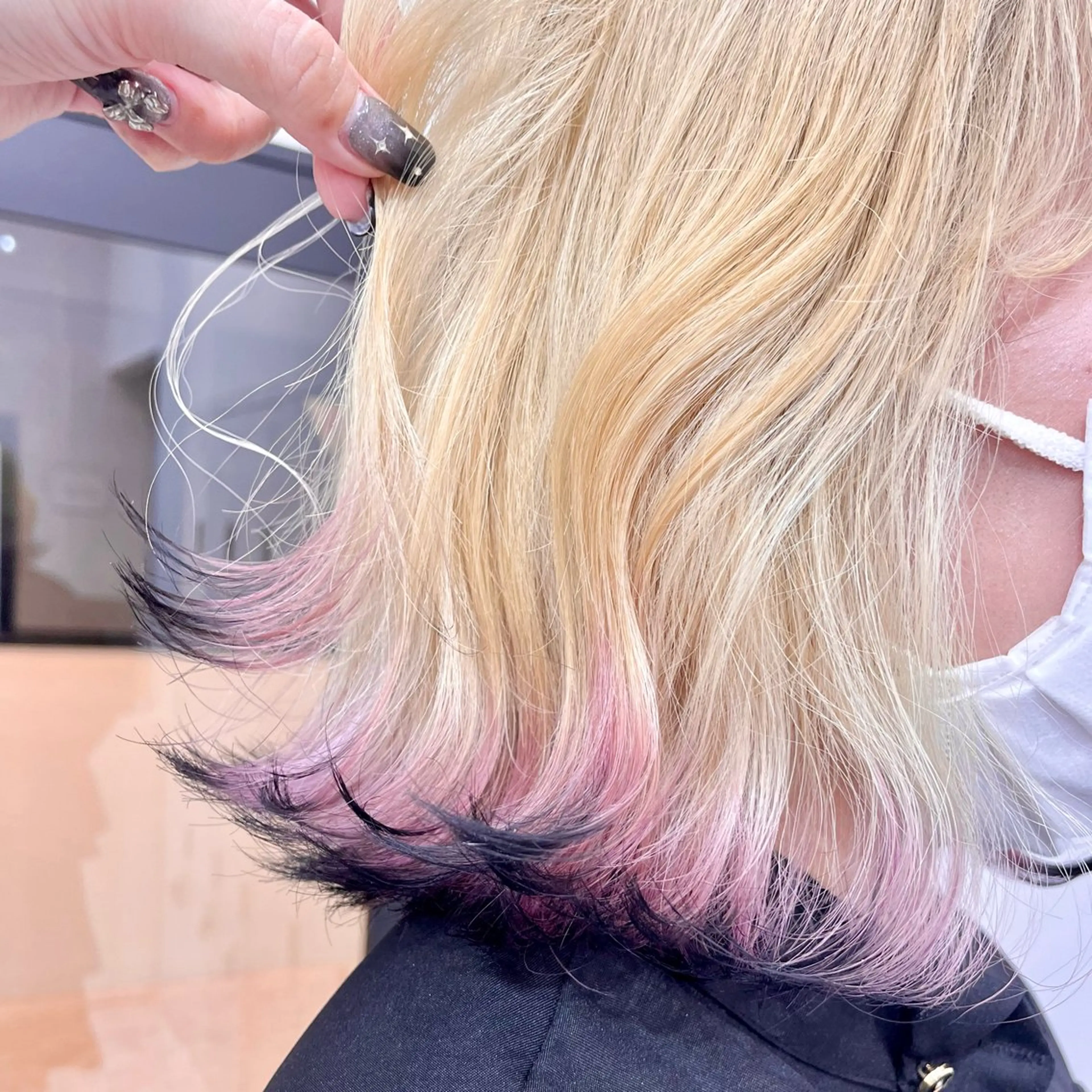 ロング カラー パーマ ヘアアレンジ メンズ キッズ ヘアカラー ハイトーン/ピンク 💗モモ໒꒱のヘアスタイル