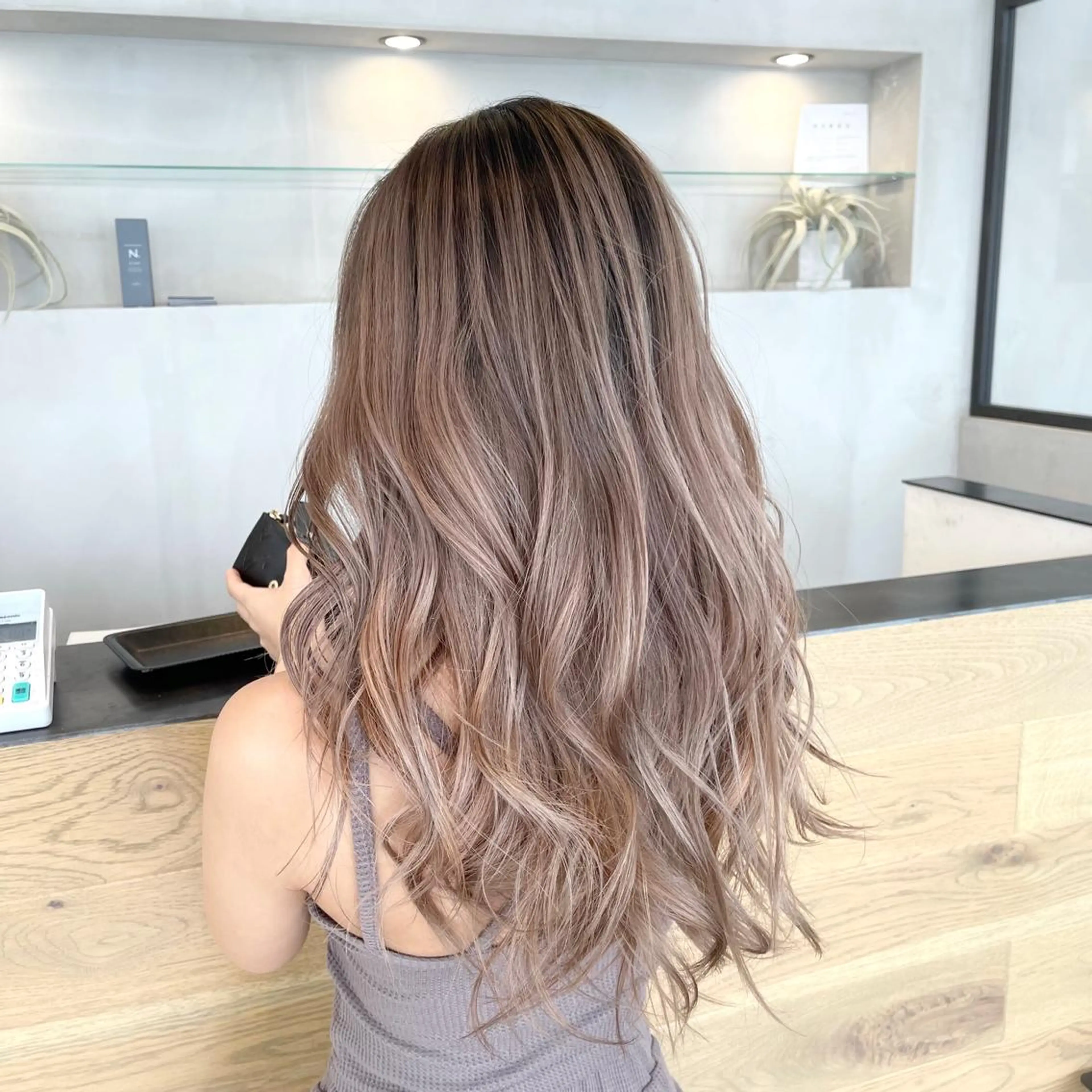 セミロング カラー ヘアアレンジ バレイヤージュ デザインカラー ハイライトカラー 外国人風カラー ハイライト アンドウ ユウ/ レイヤーカット/韓国のヘアスタイル