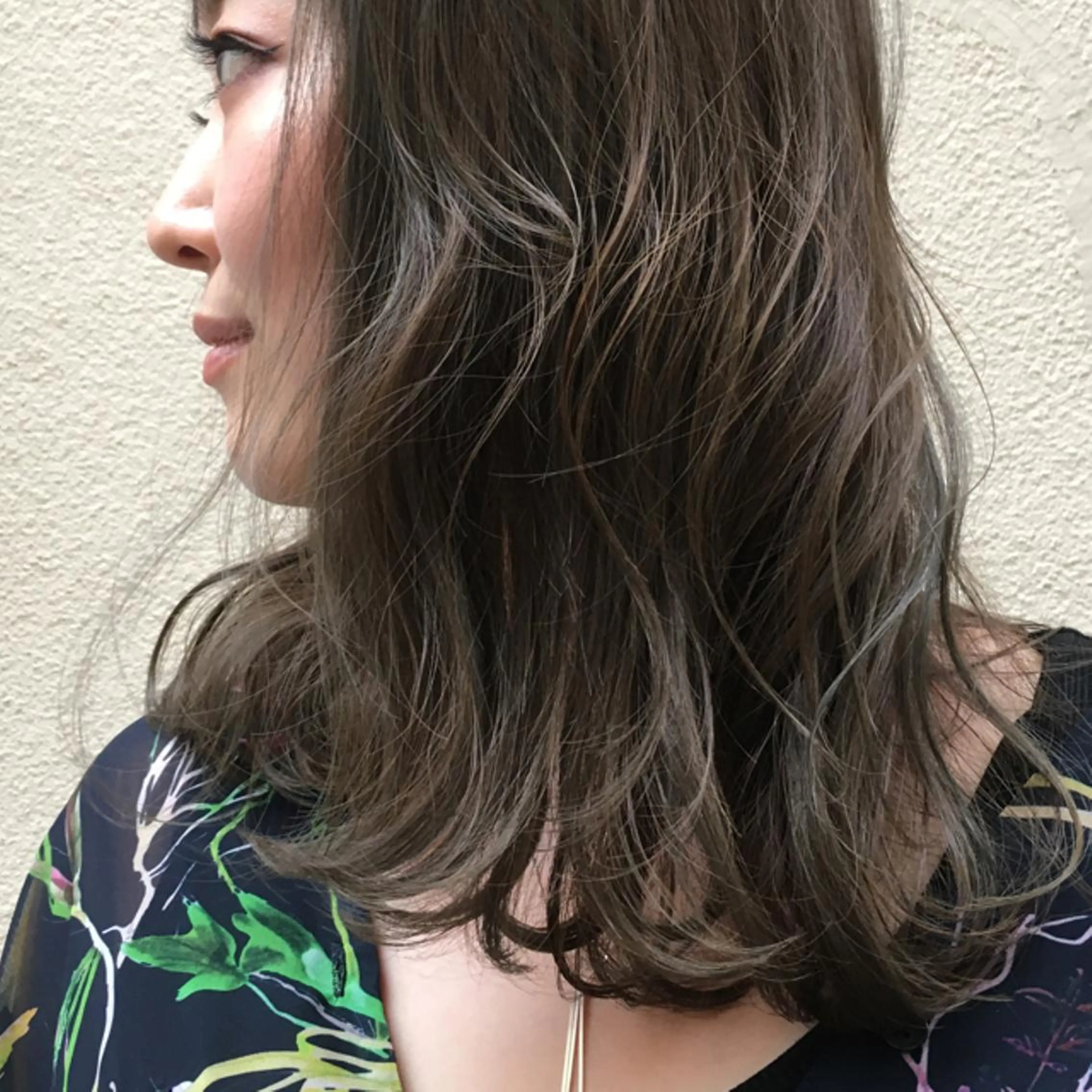 セミロング カラー アッシュ 透明感カラー BRUNTJET所属・MAEDA MADOKAのヘアスタイル