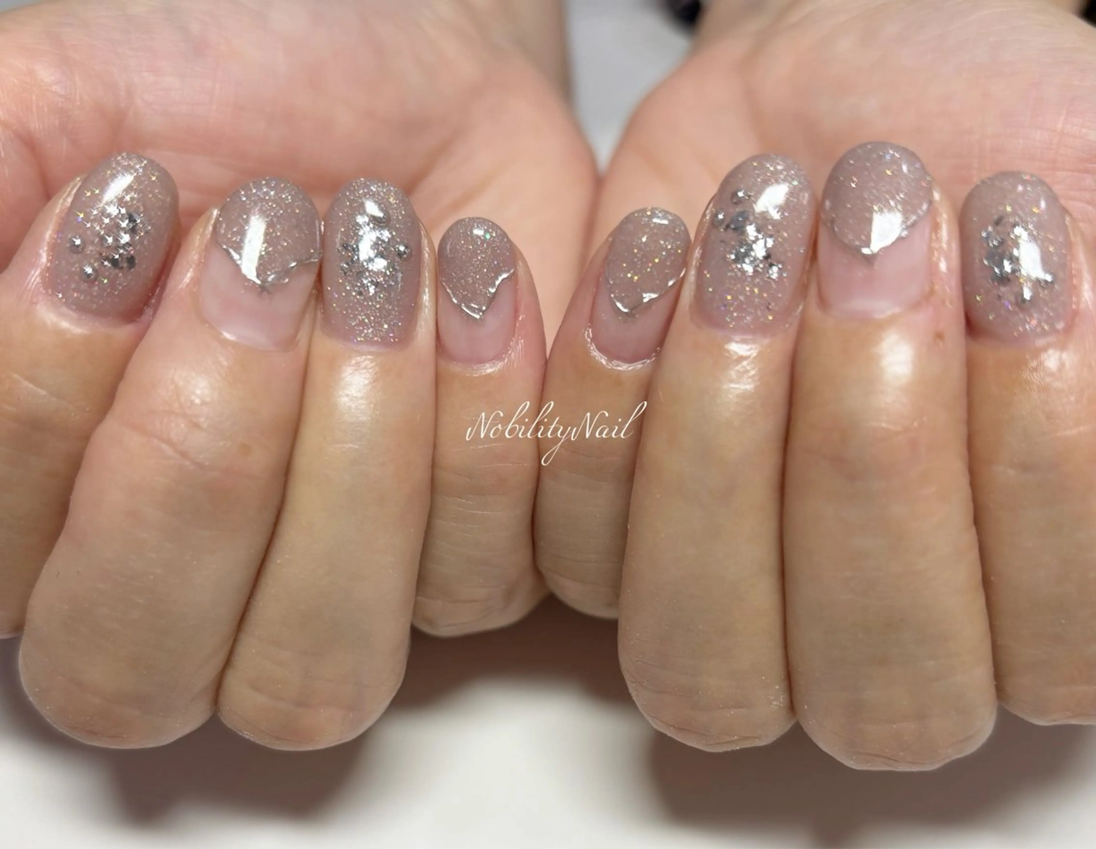 ネイル ラメ(グリッター) シルバー ネイルサロンNobilityNail所属・風口 麻由子のネイルデザイン