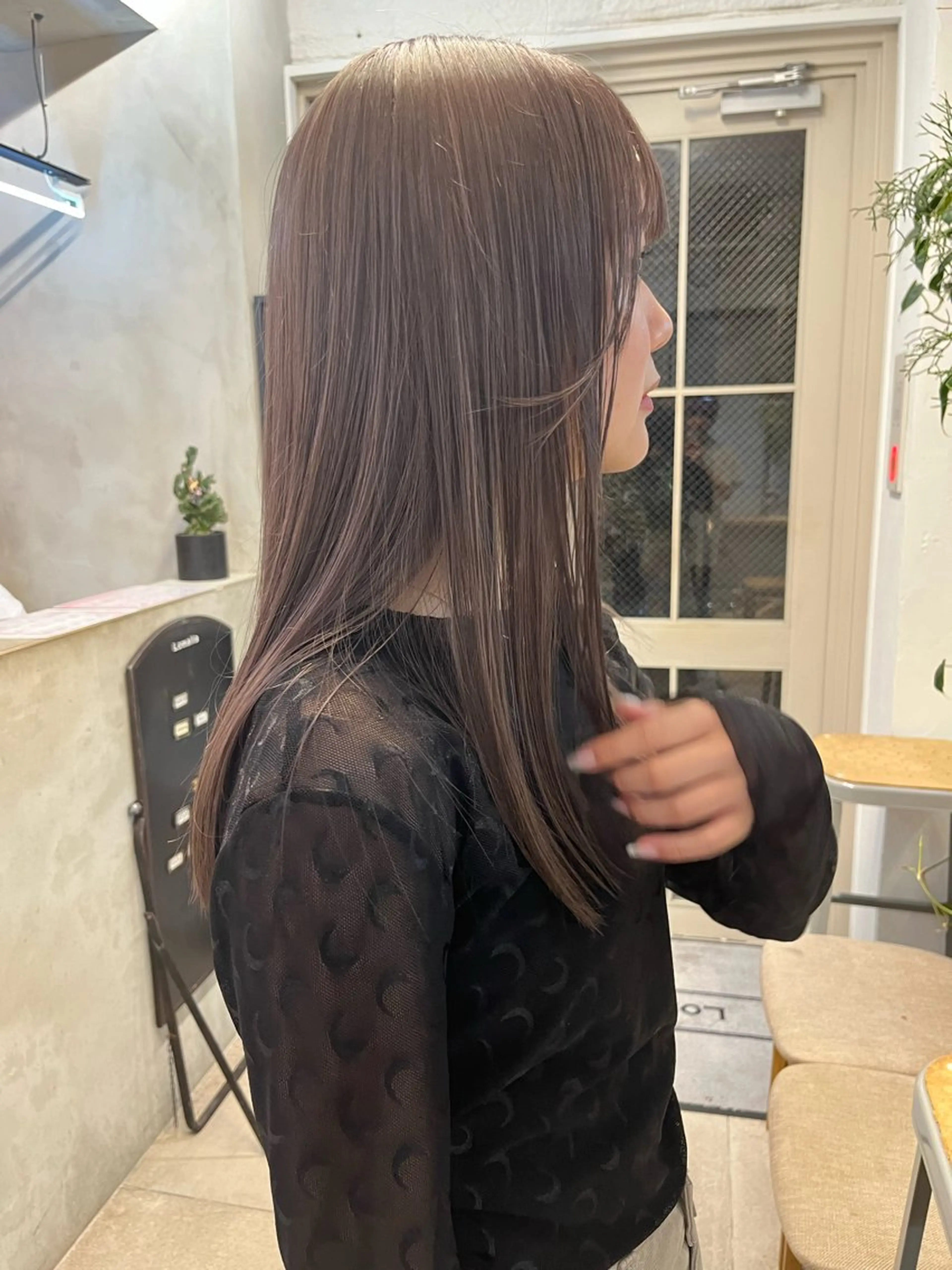セミロング カラー ベージュカラー ブリーチ ダブルカラー スッと馴染むhair /ヨシダトモキのヘアスタイル