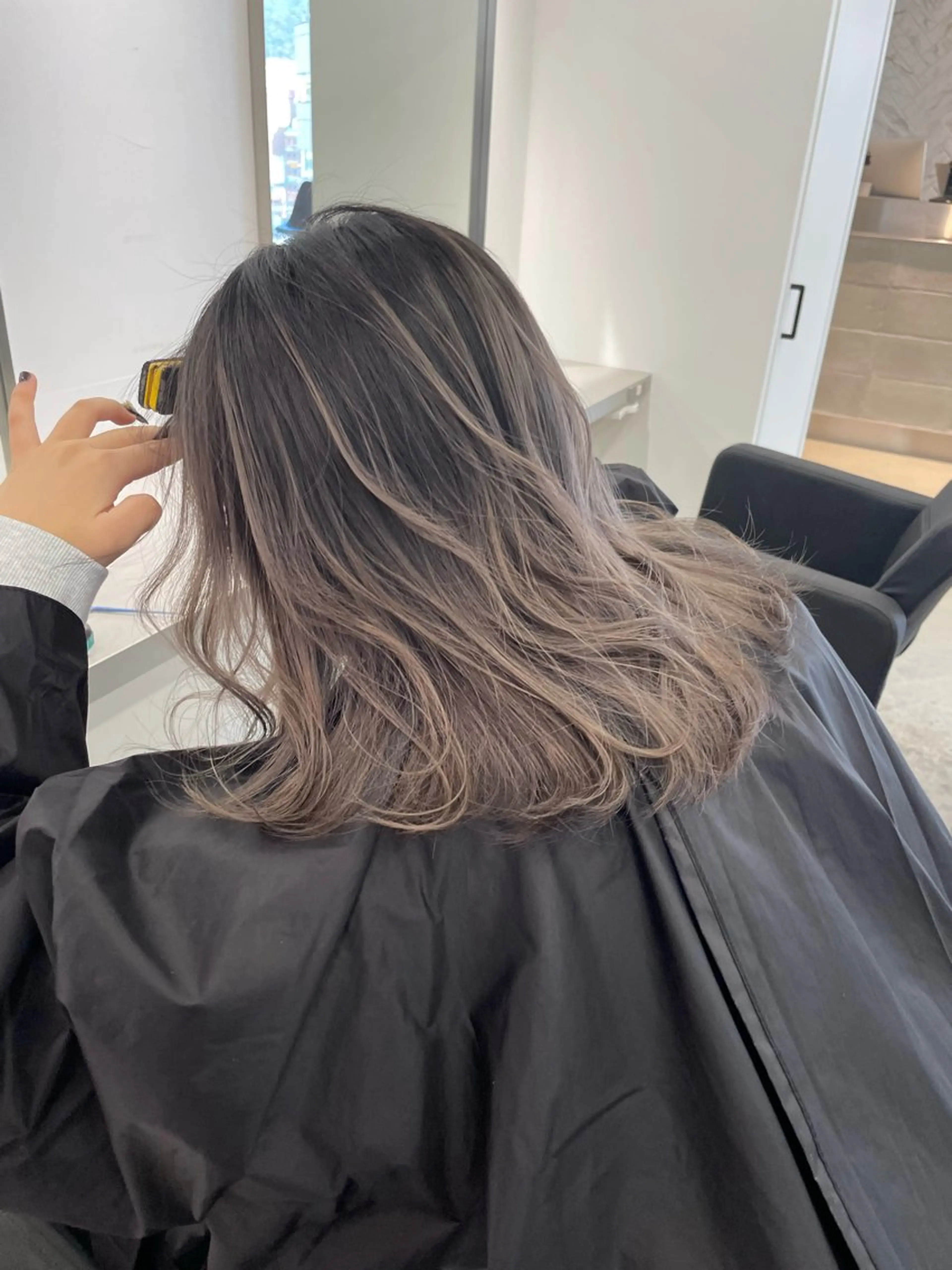 ミディアム カラー ヘアアレンジ バレイヤージュ レイヤーカット カット ヘアカラー トリートメント 🎗秋山勇 /三宮指名No.1のヘアスタイル
