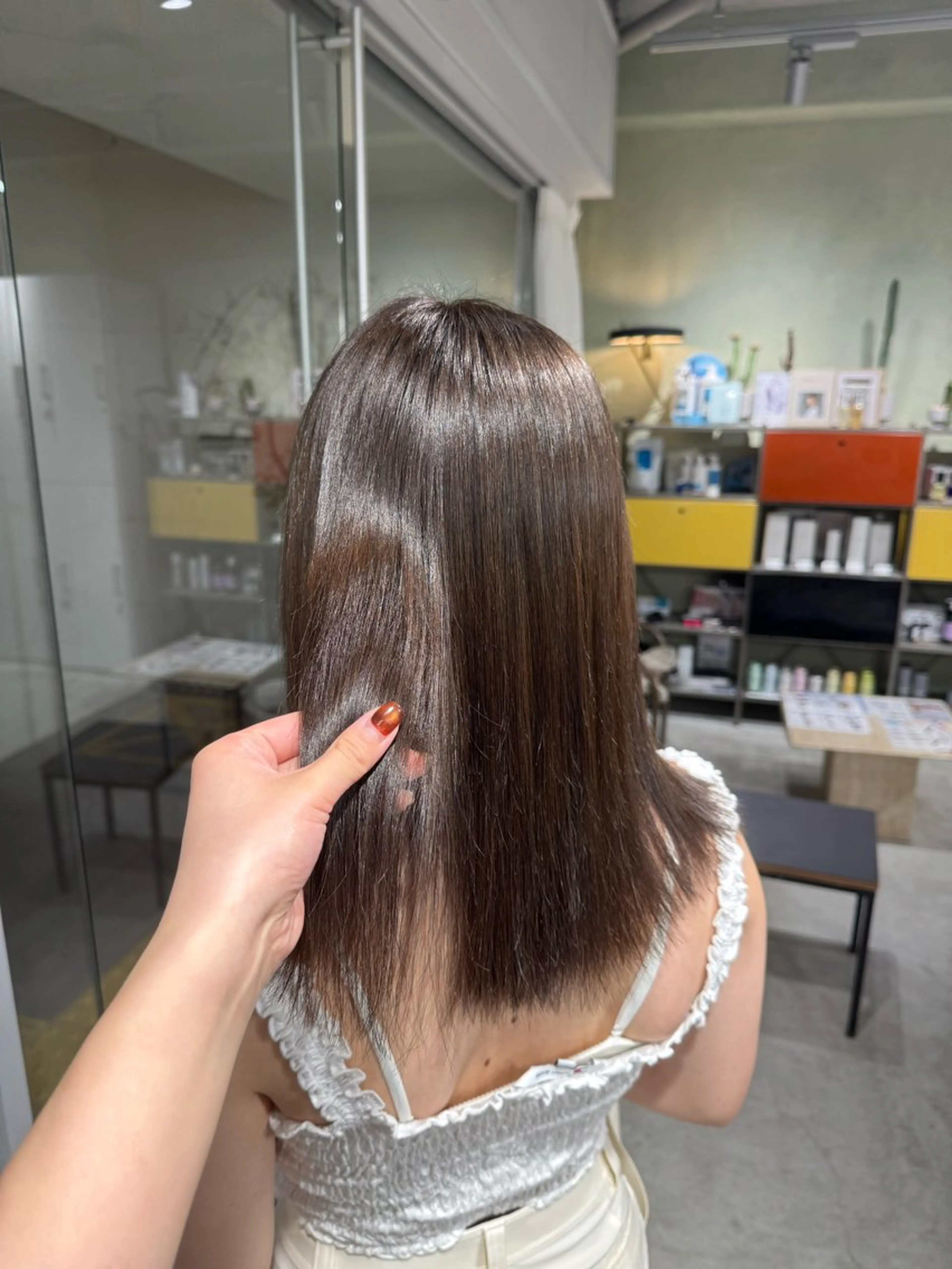 セミロング ヘアカラー クロダ ワカハのヘアスタイル
