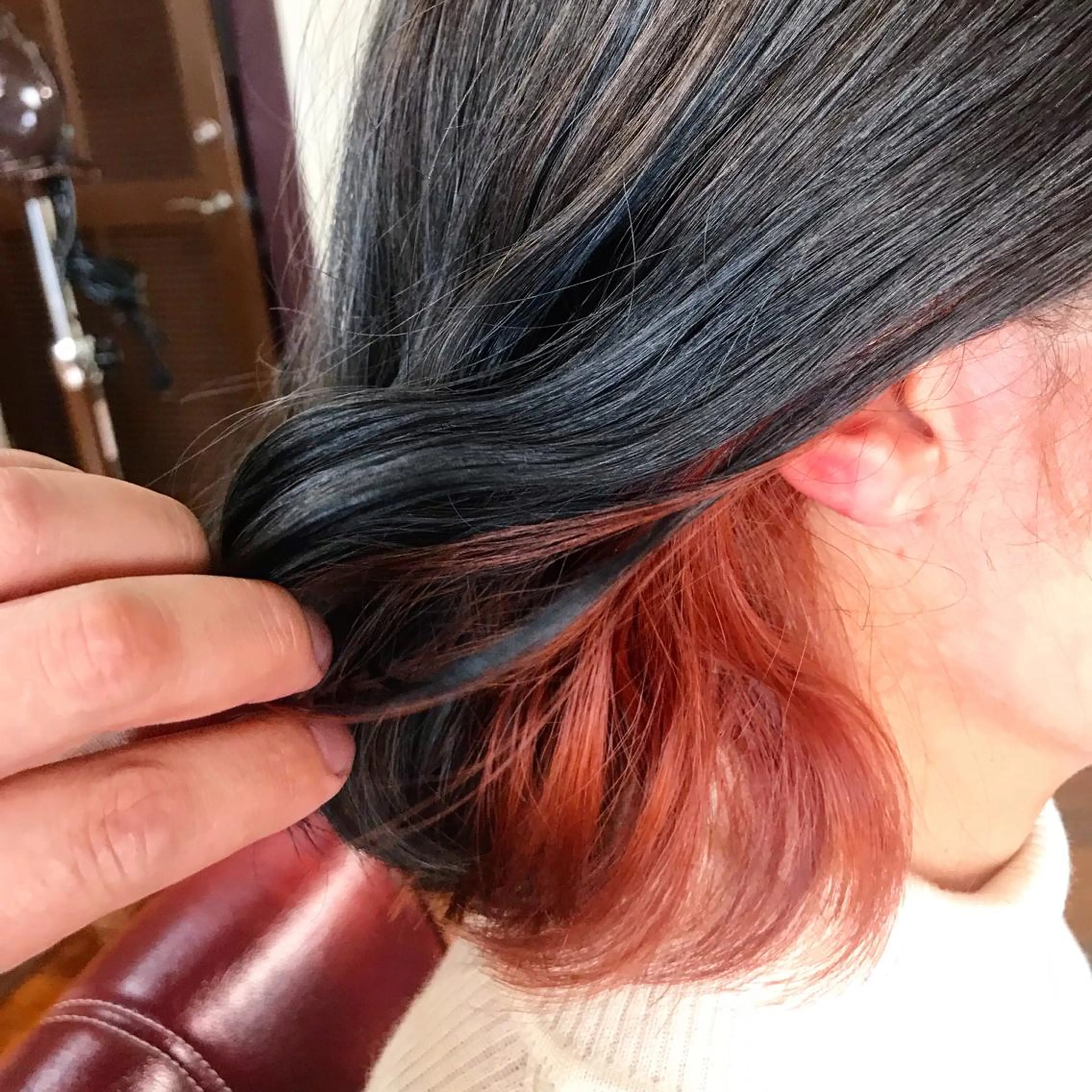 ミディアム カラー イヤリングカラー グレージュ アイスグレージュ オレンジ 大嶋 宏隆のヘアスタイル