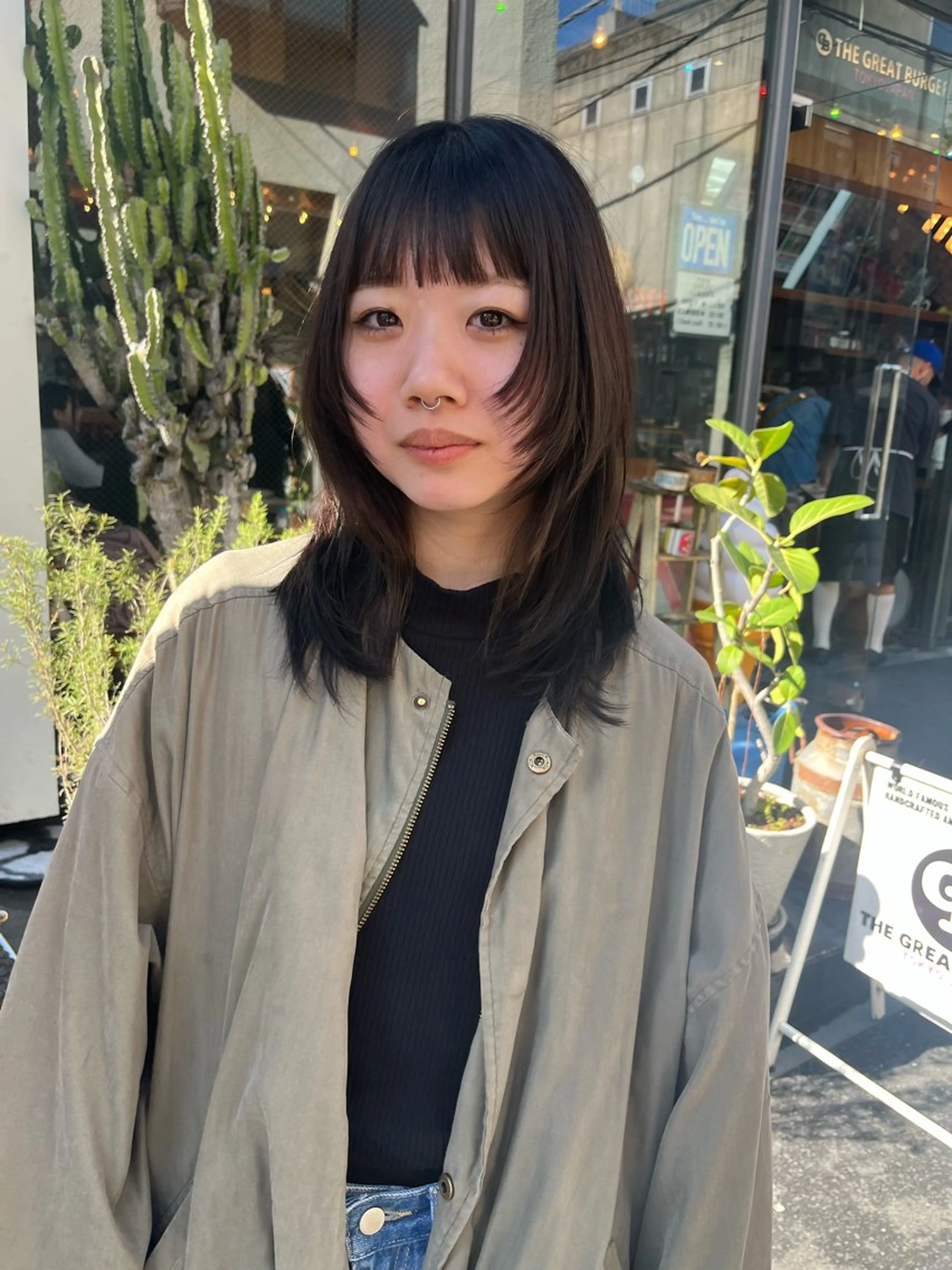 ミディアム 顔まわりレイヤー レイヤーカット ウルフカット ウルフレイヤー カット ヘアカラー レイヤーカット\ウル フ　chinatsuのヘアスタイル