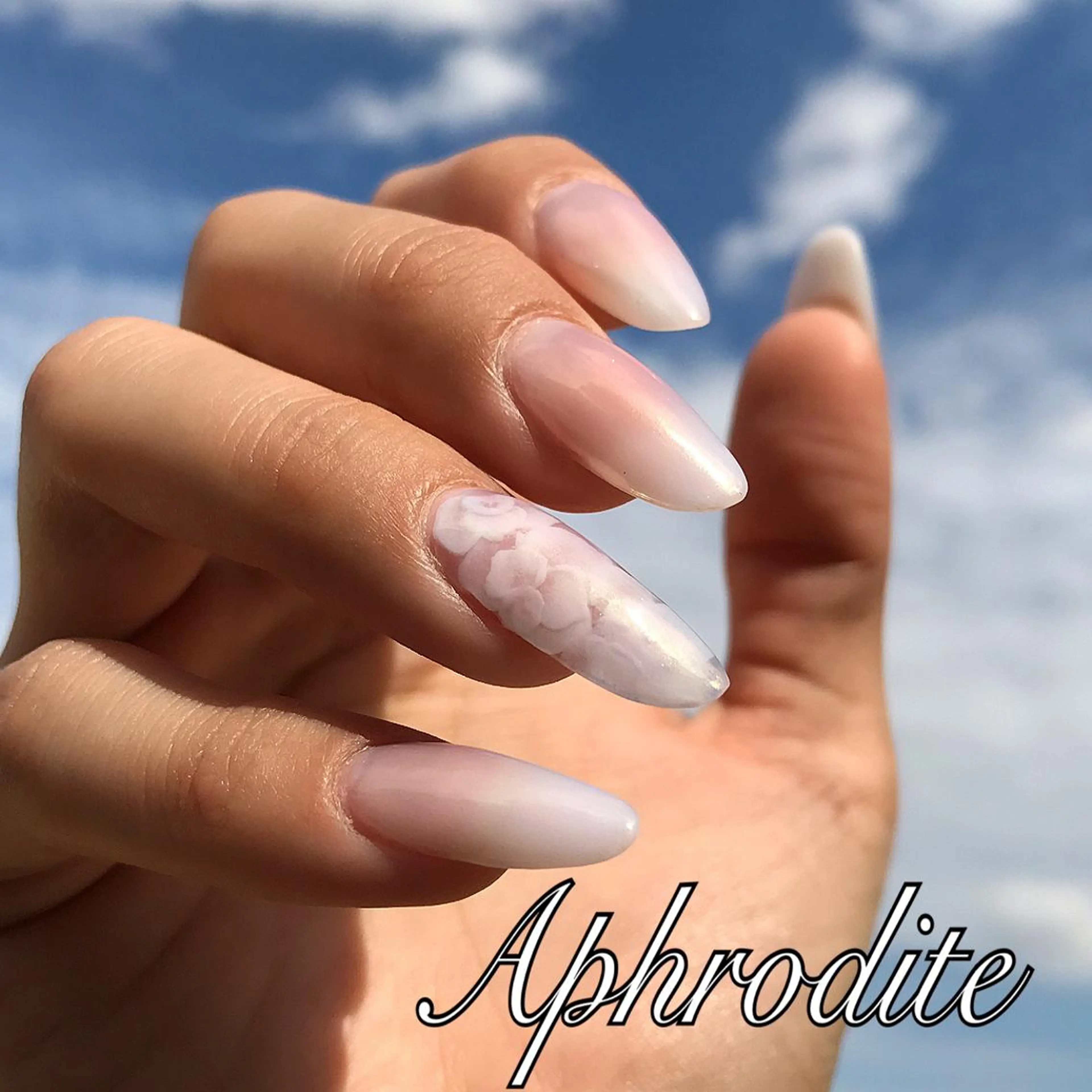 ネイル オーロラネイル APHRODITE Nagisaのネイルデザイン