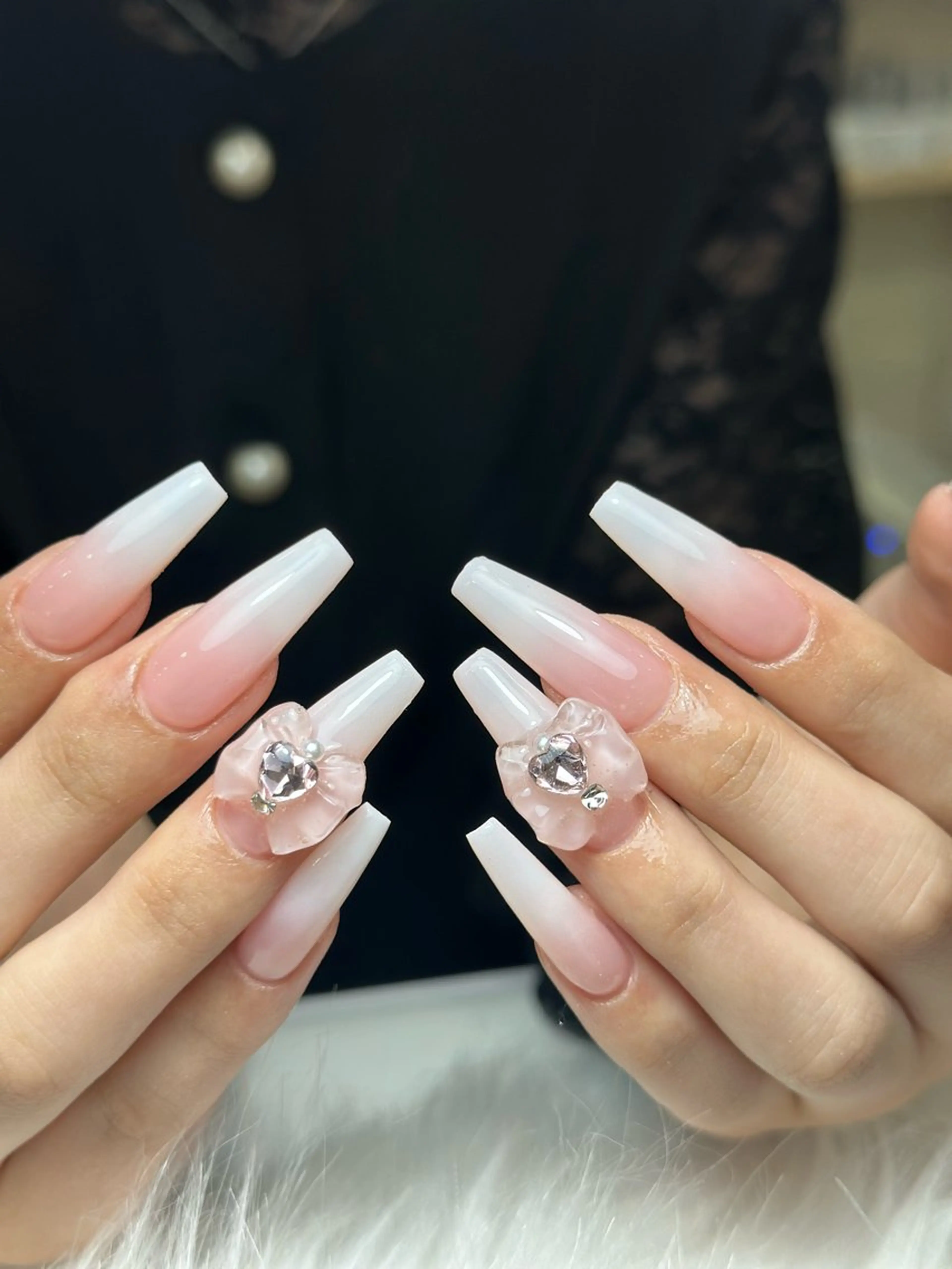 ネイル フレンチネイル グラデーション 韓国ネイル マグネットネイル シンプルネイル ハンドネイル CoMo Nail Studio所属・CoMo Nailのネイルデザイン