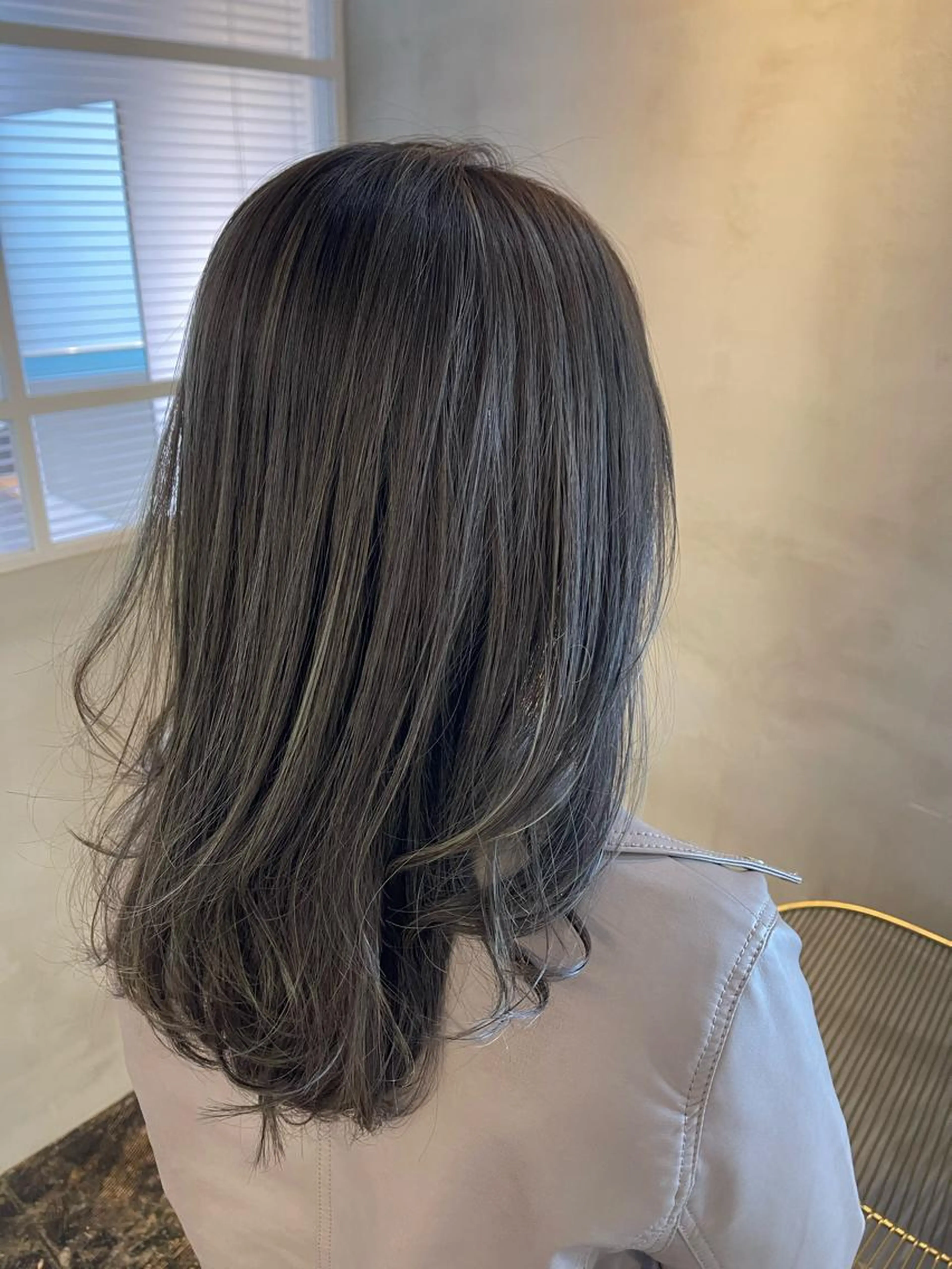 カット＋カラー＋ハイライト　ハイライトの部分にもカラーのせます☺️の写真
