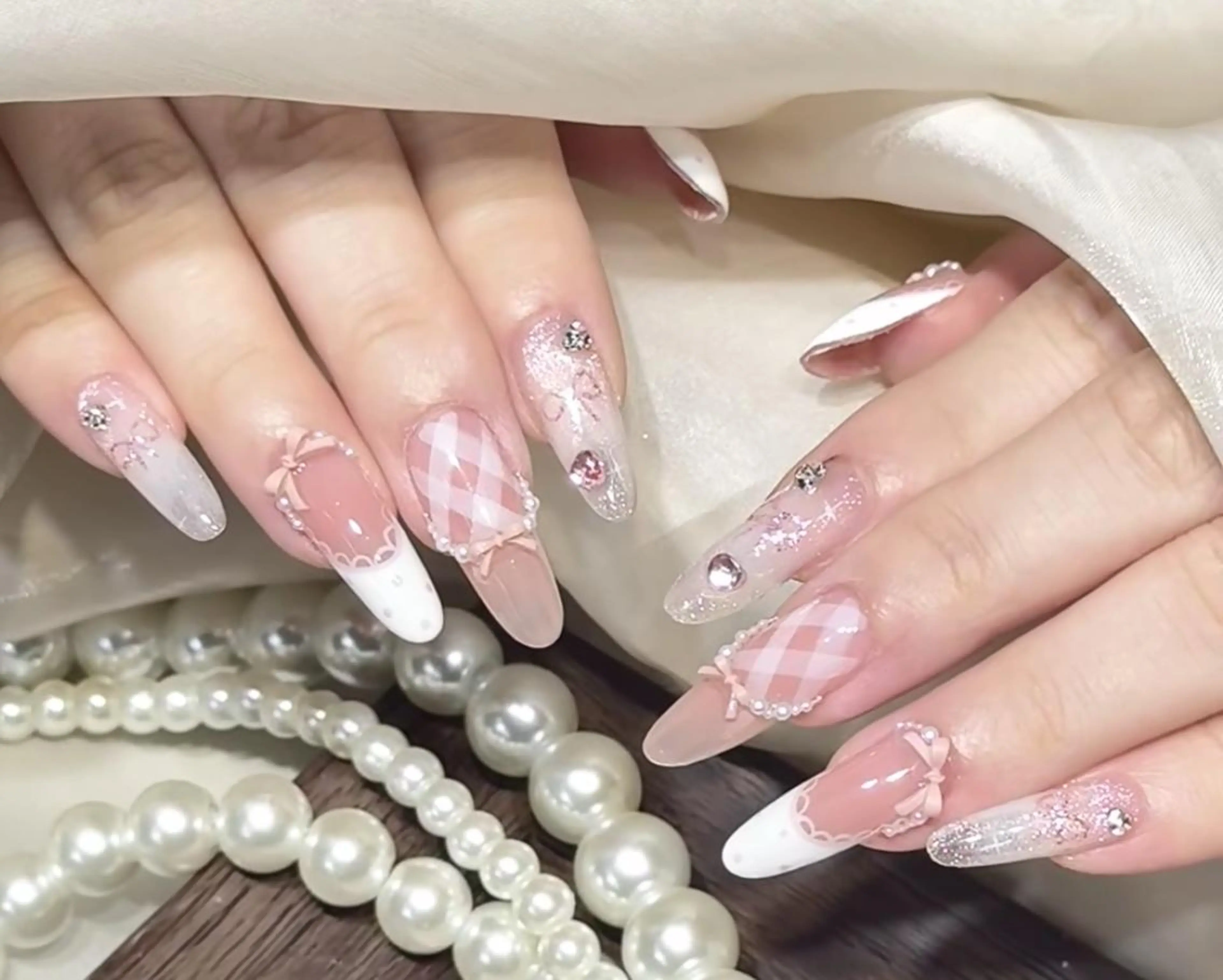 ネイル ハンドネイル エ リのネイルデザイン