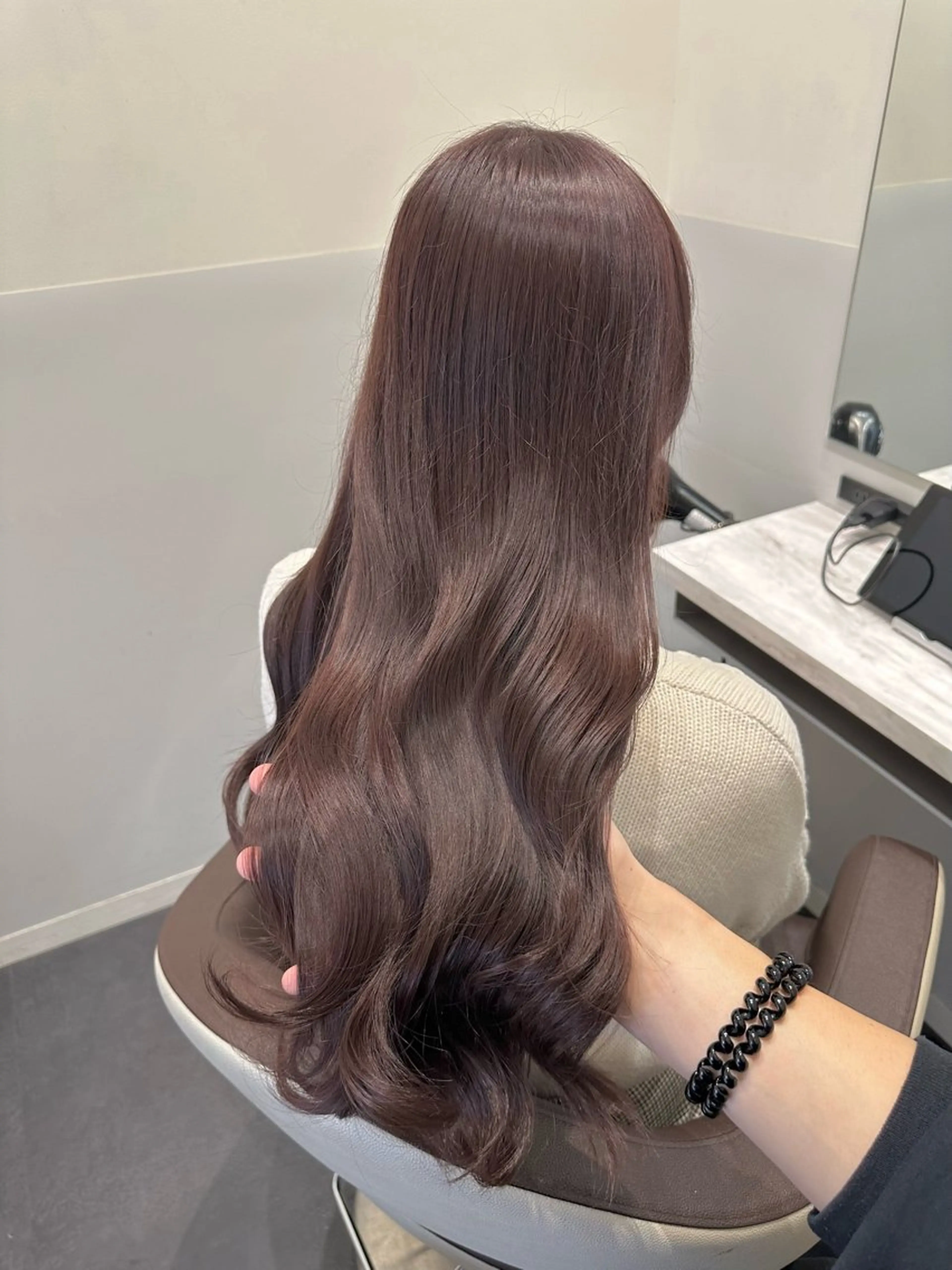 ロング カラー ベージュカラー ブリーチ ラベンダーカラー ラベンダーベージュ ブリーチなしカラー LUMO所属・矢野 晃平のヘアスタイル
