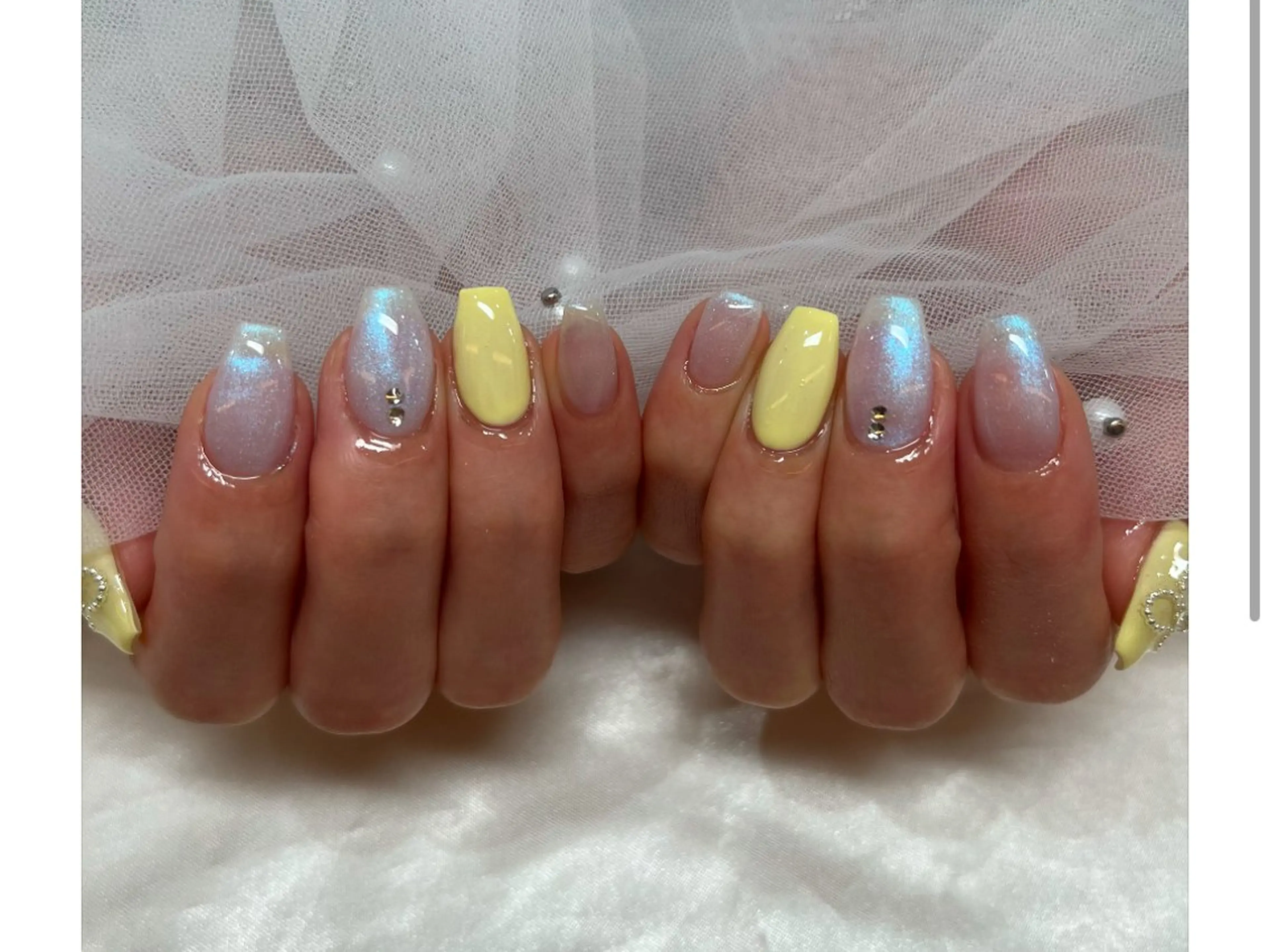 ネイル Raviy 渋谷所属・🎀𝐶𝐻𝐼𝑆 𝐴𝑇𝑂🎀のネイルデザイン