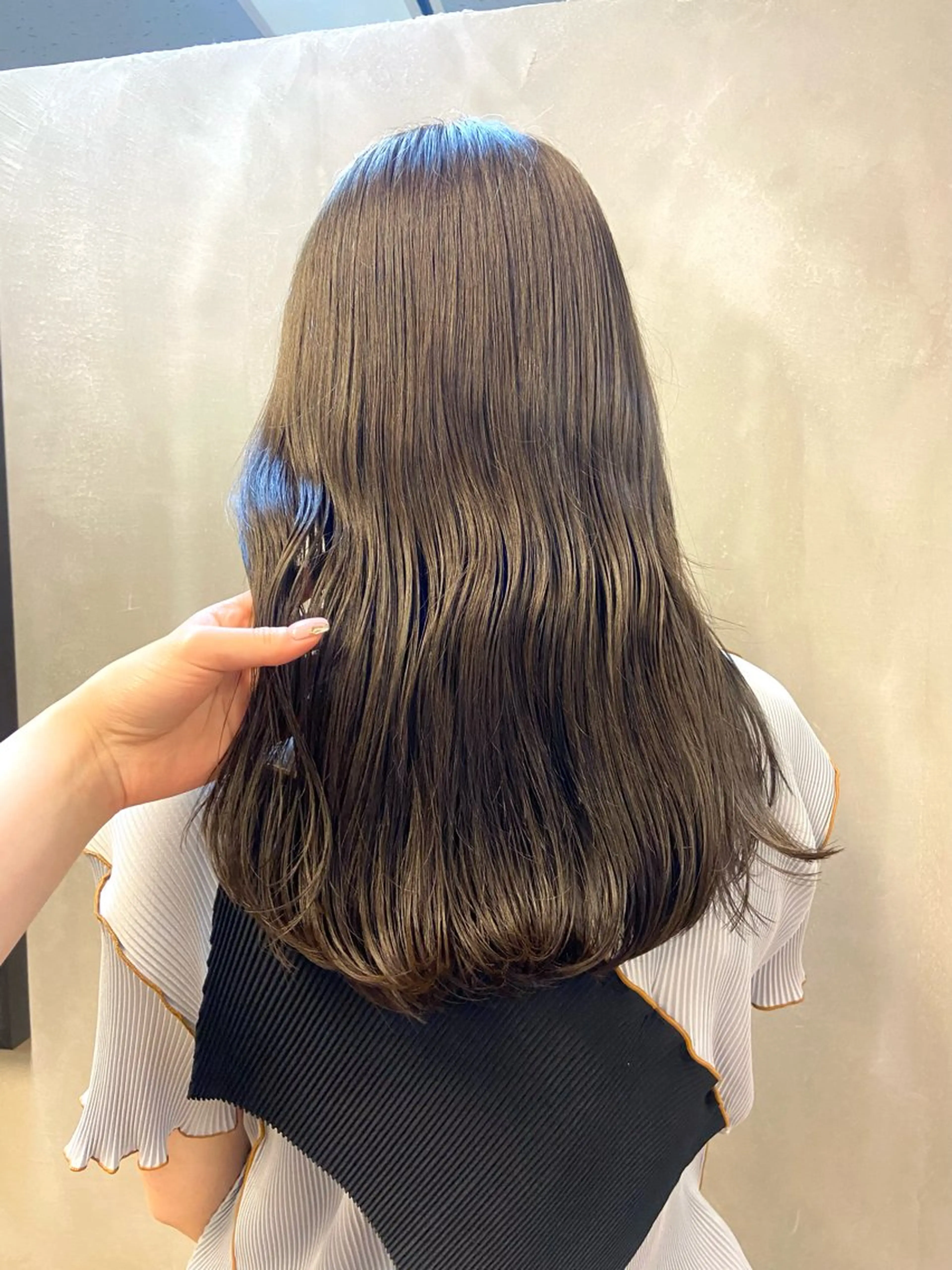 ミディアム カラー ベージュカラー ブリーチ 透明感カラー グレージュ ブリーチなしカラー ヘアカラー トリートメント esu 心斎橋店所属・mana／ブリーチ なし／ベージュ／暖色のヘアスタイル