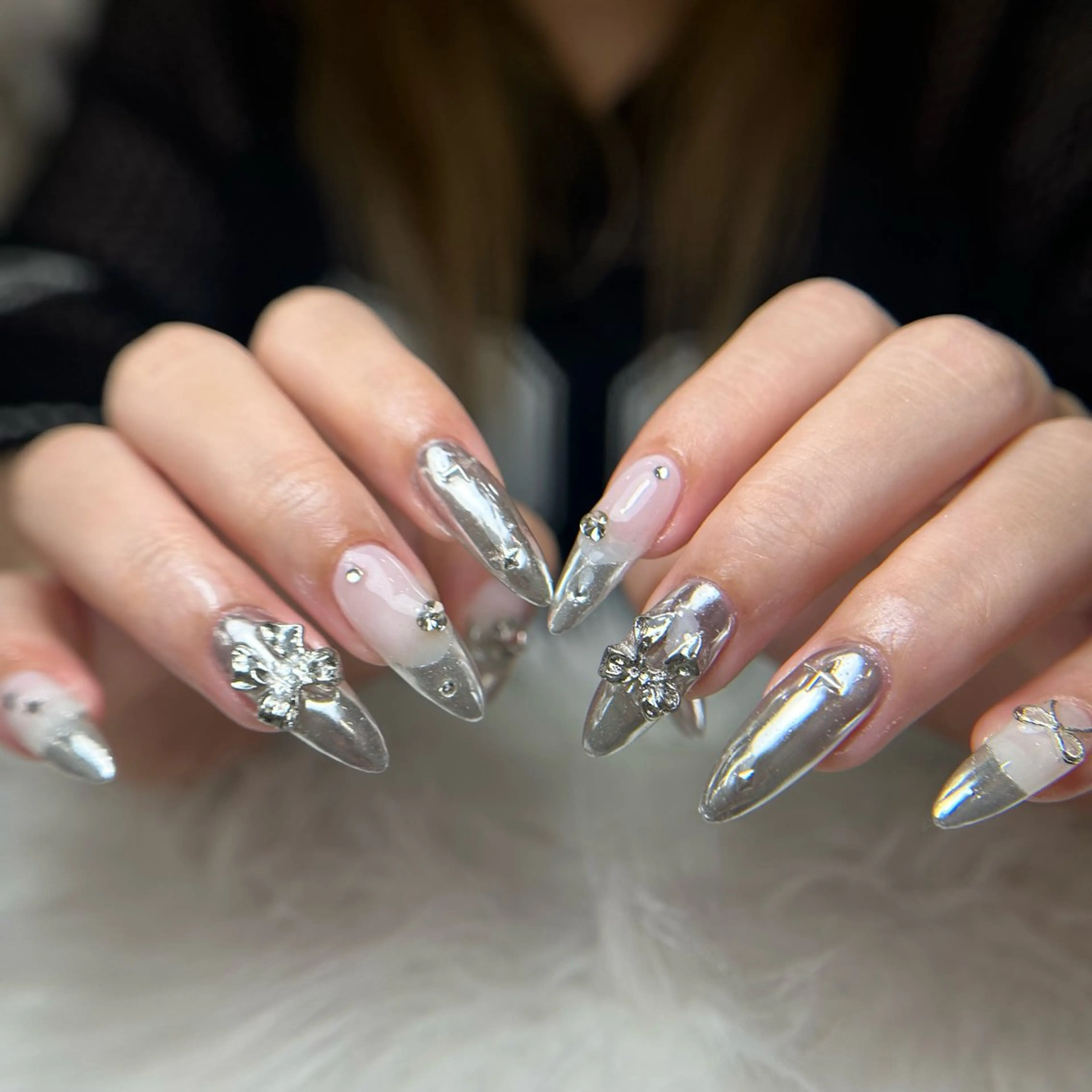 ネイル フレンチネイル グラデーション 韓国ネイル マグネットネイル シンプルネイル ハンドネイル CoMo Nail Studio所属・CoMo Nailのネイルデザイン