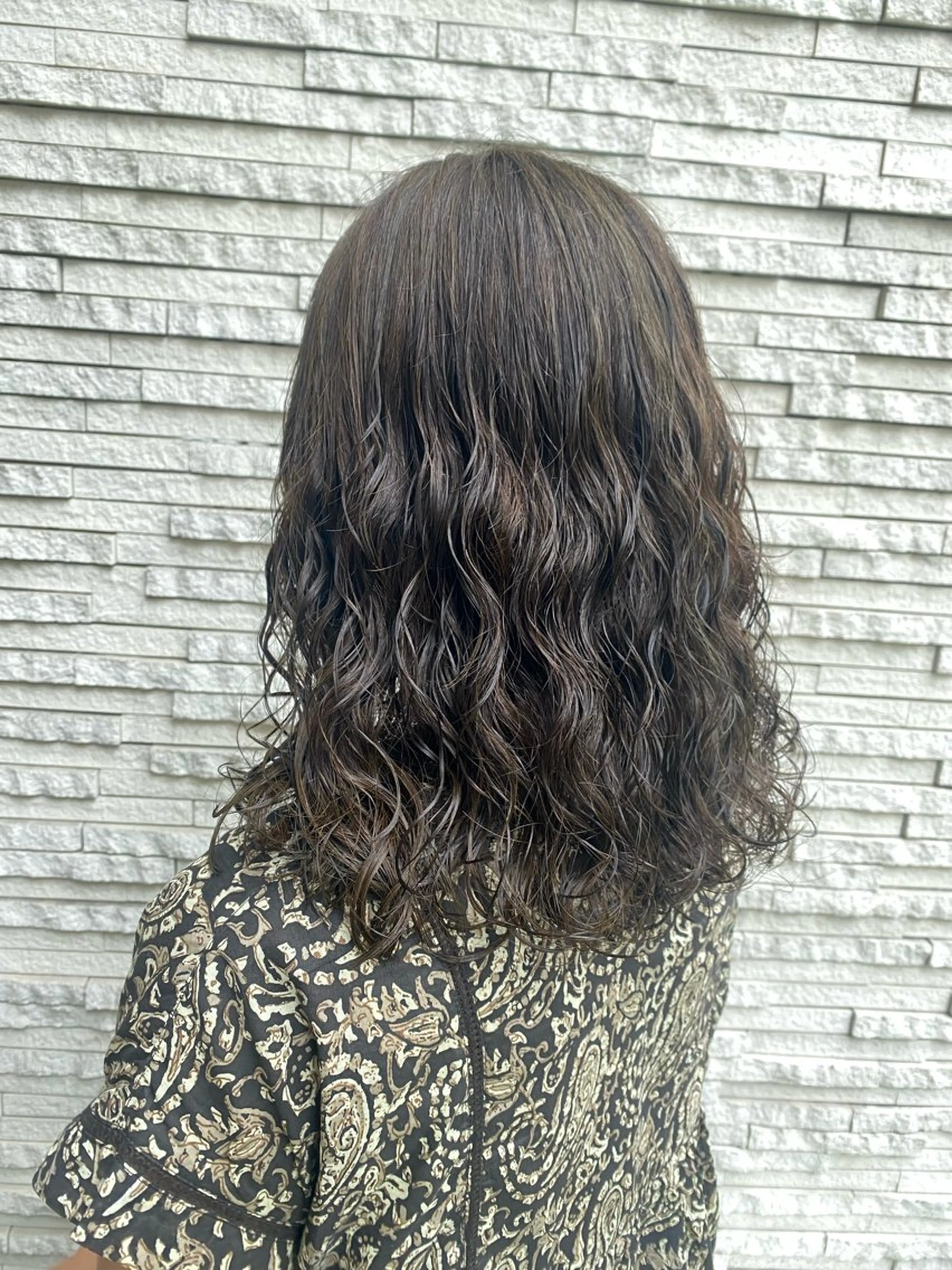 セミロング カラー パーマ セミロングパーマ グレージュ オリーブグレージュ オリーブグレー フェイスヘアークリエイション所属・大形 誉のヘアスタイル