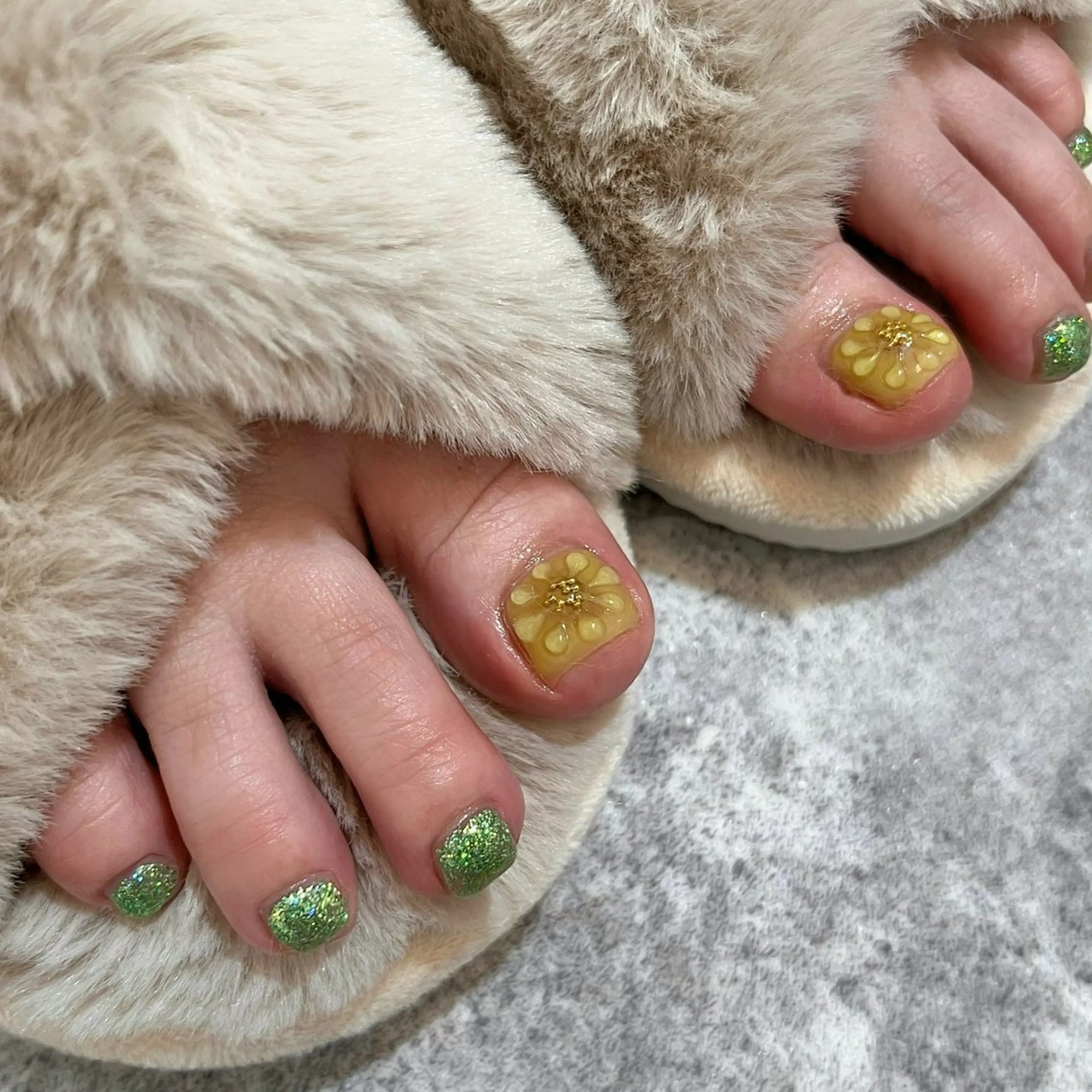 ネイル フットネイル 【子連れ可能🧸】 Emo　nailのネイルデザイン