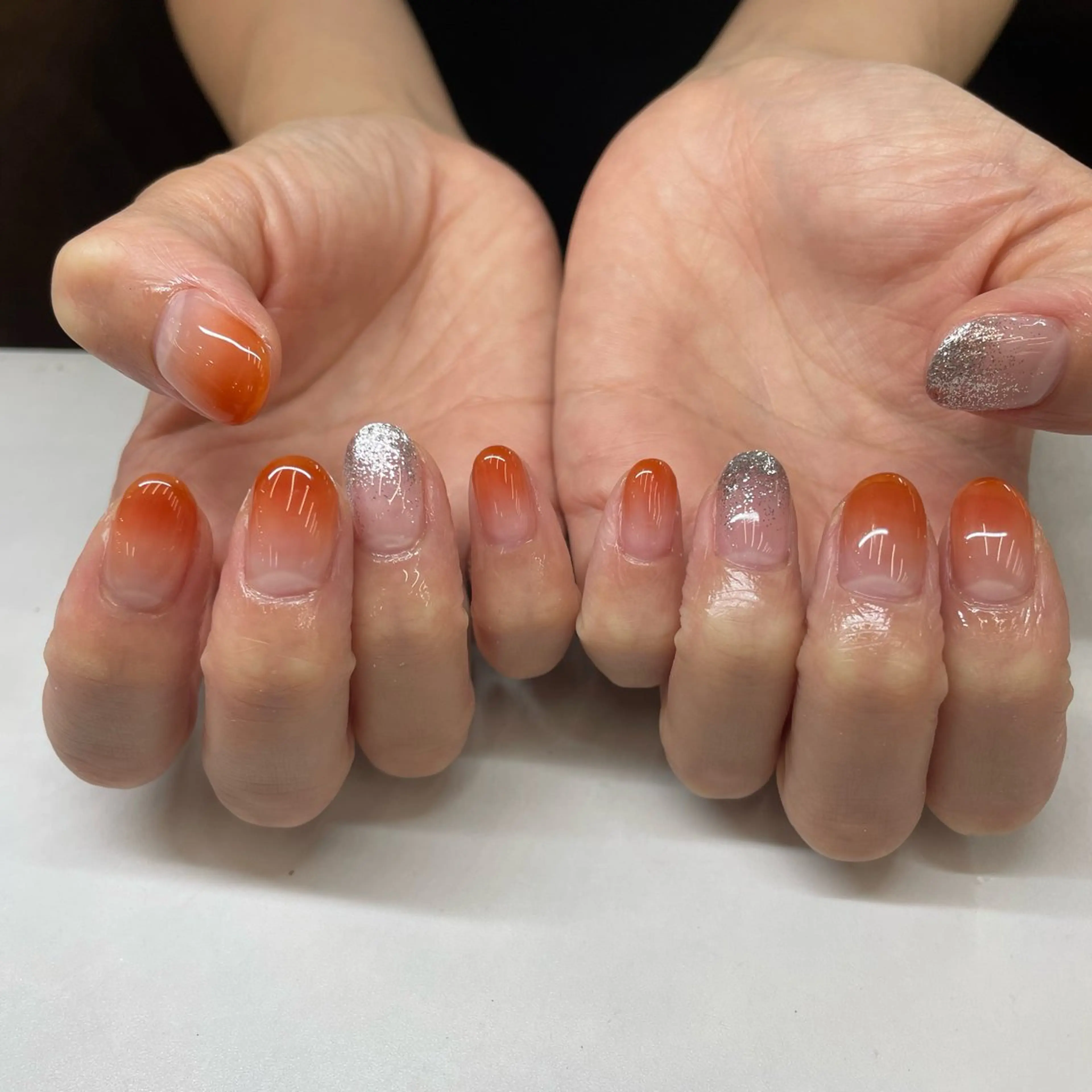 ネイル ブラウン オレンジ シルバー MAXKELLY EMIのネイルデザイン