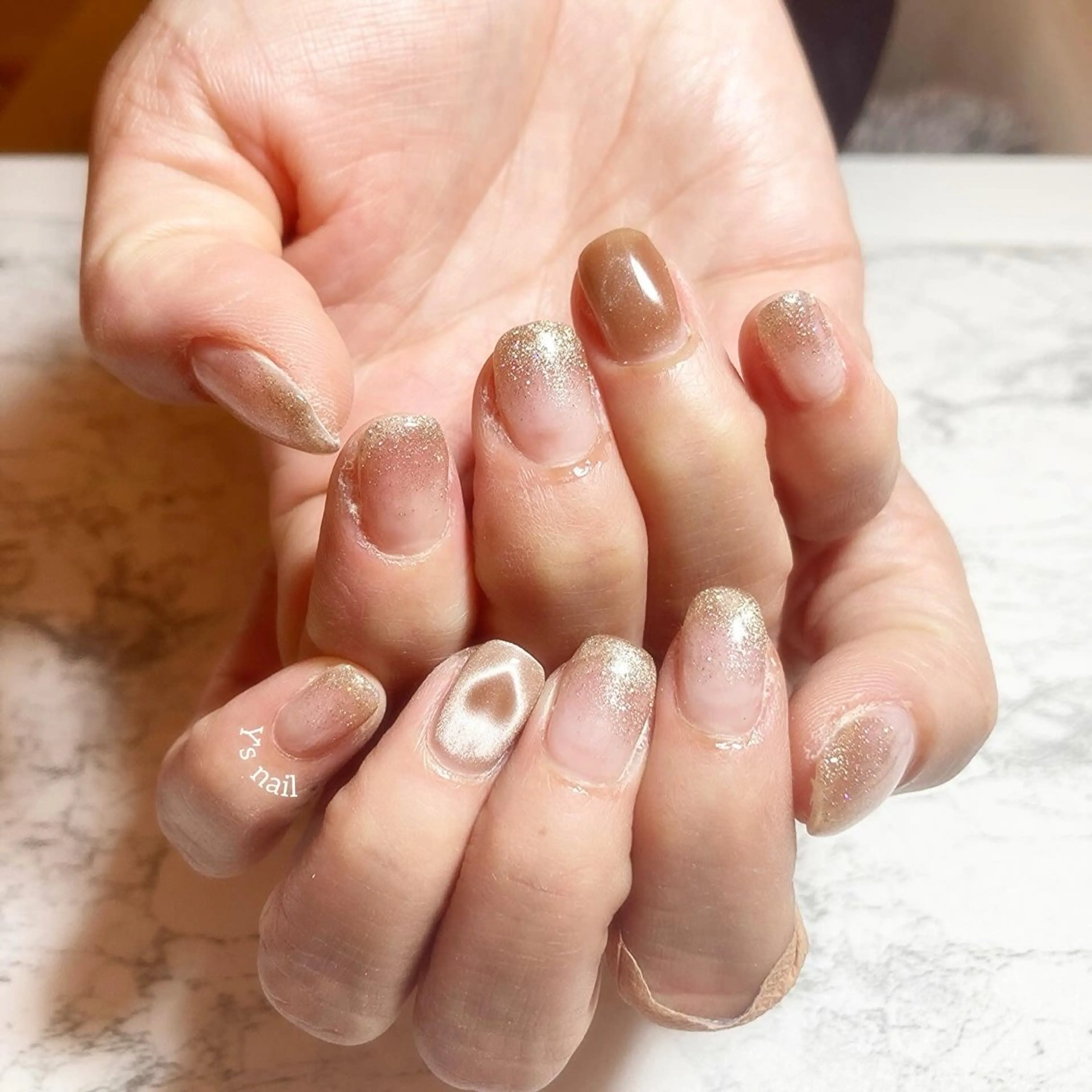 ネイル ハート ラメ(グリッター) ラメグラデーション ハンドネイル 手書きが得意🖌️ Y’s  nailのネイルデザイン