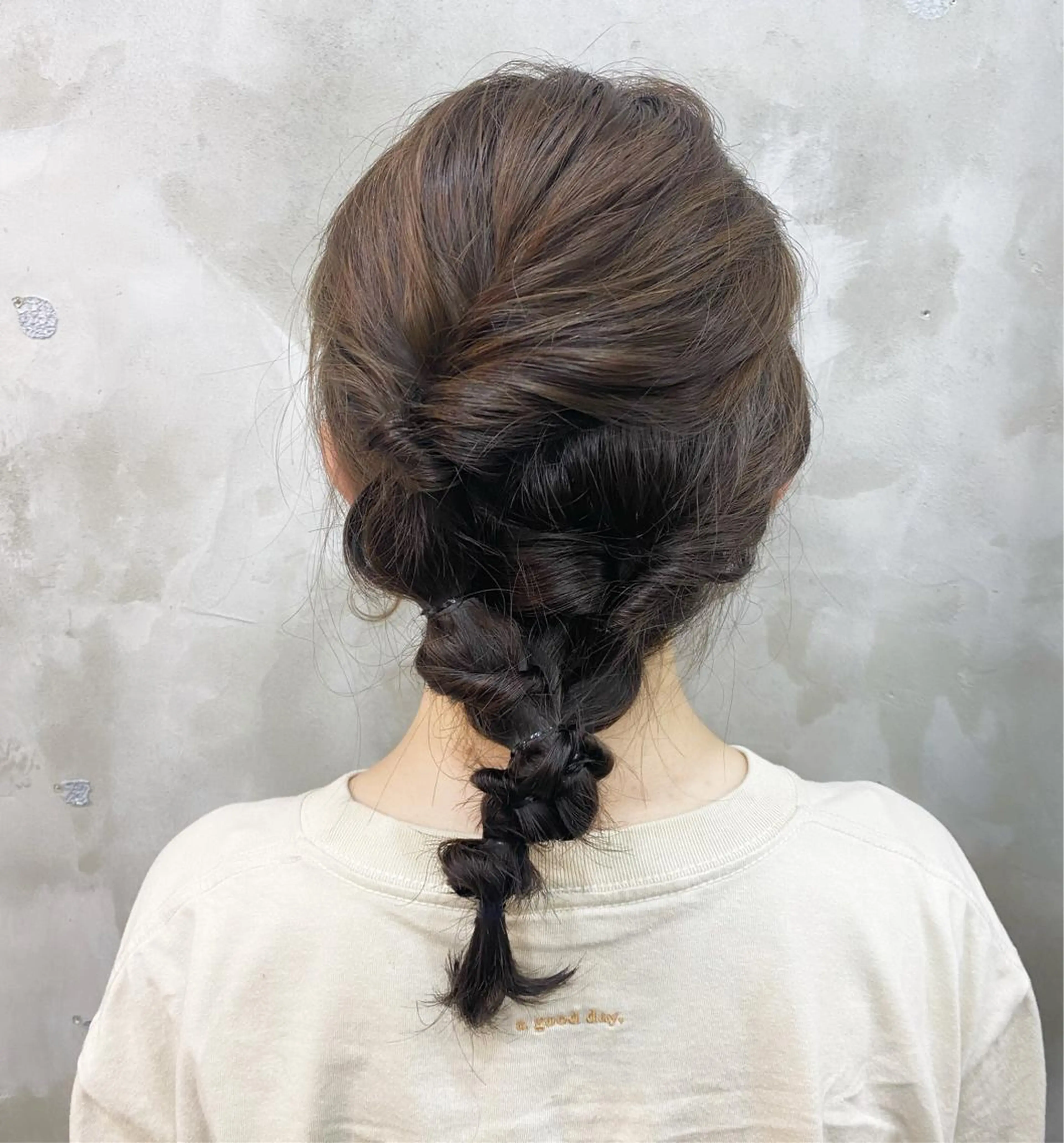 セミロング カラー ヘアアレンジ オリーブカラー eTONe所属・志賀 あずみのヘアスタイル