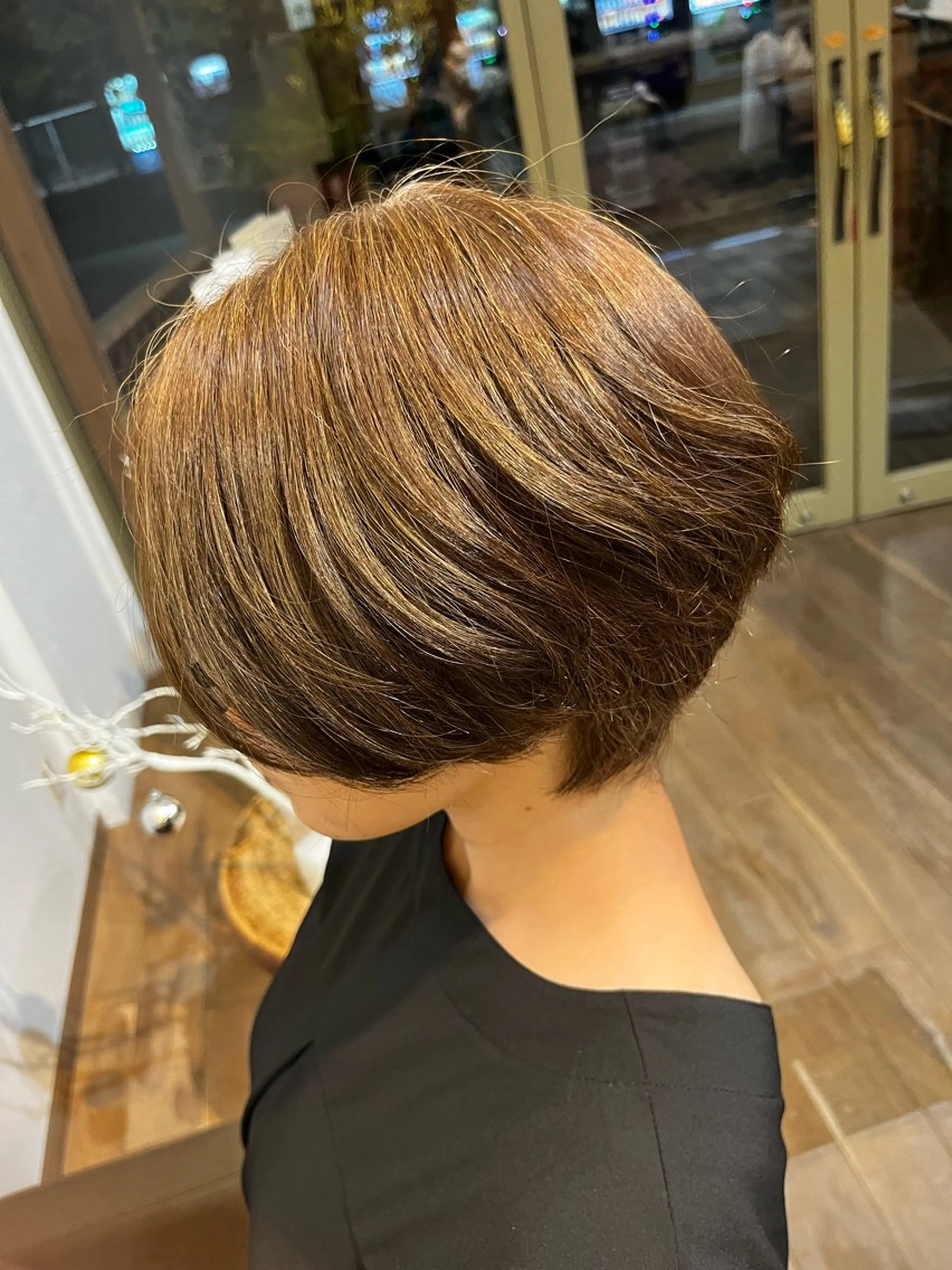 ショート カラー ベージュカラー ハイライトカラー ハイライト 臺 佳連のヘアスタイル