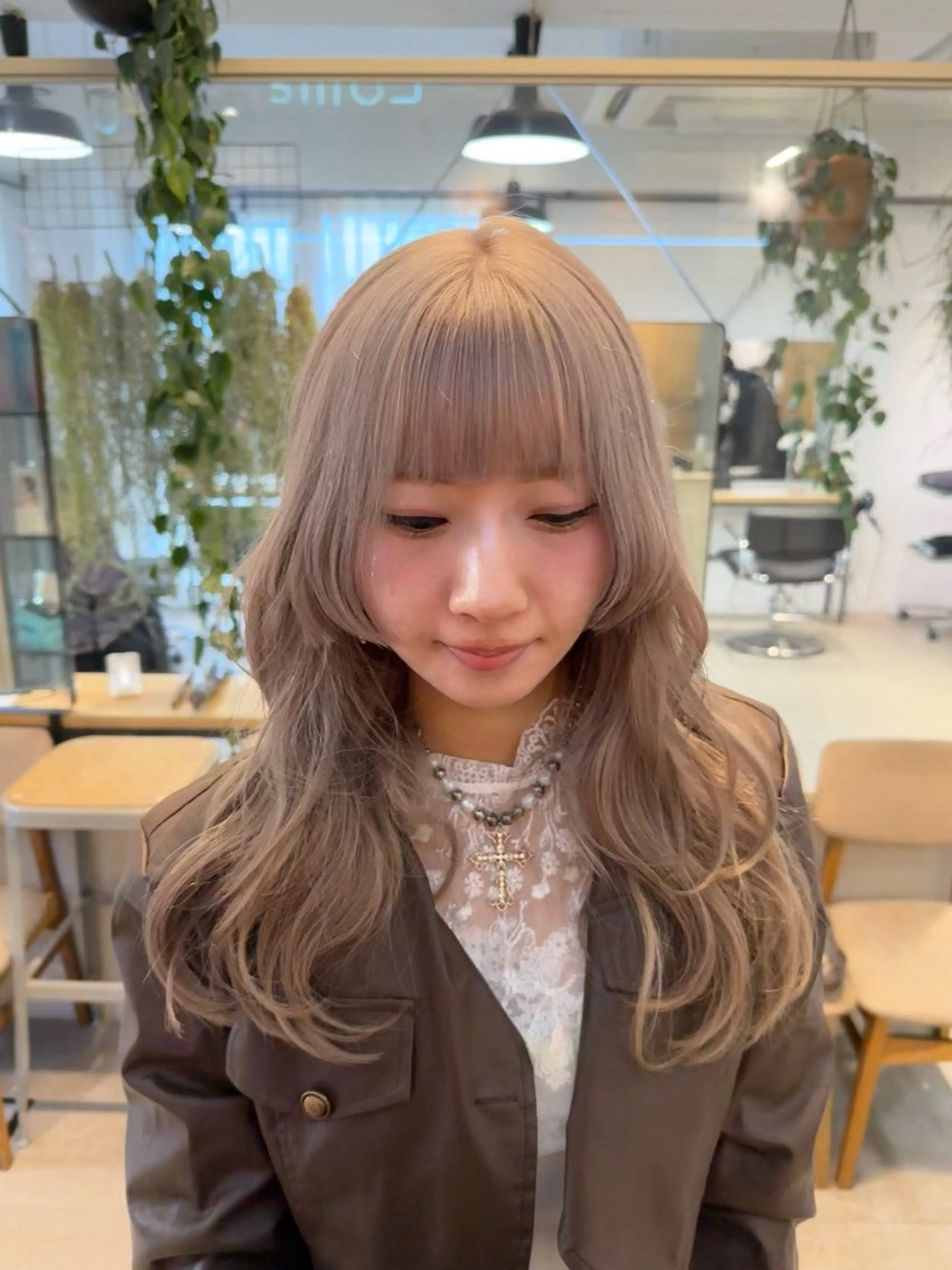 セミロング カラー ミルクティー× グレージュMOMOのヘアスタイル