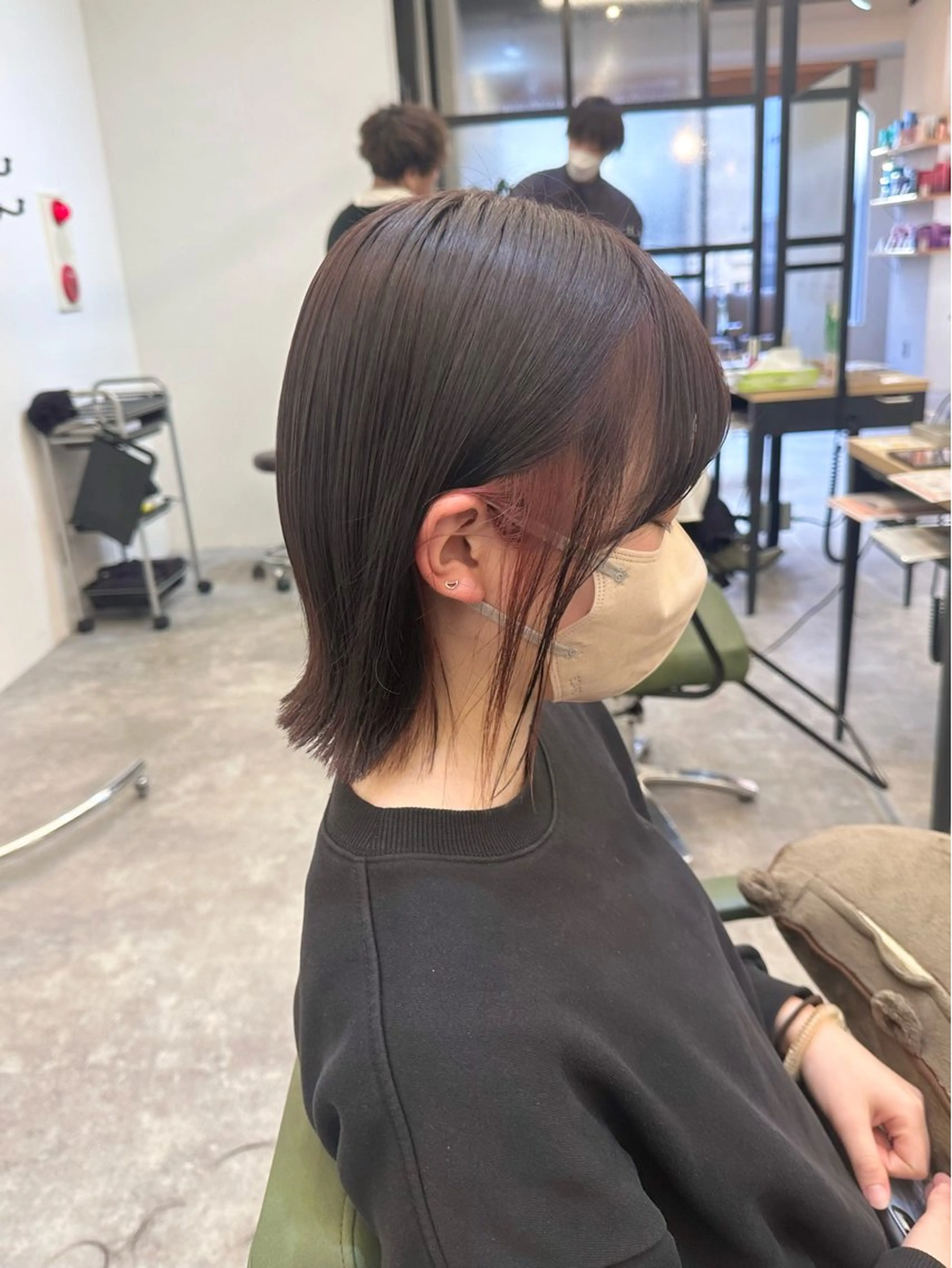 《☘️チラ見せ☘️》小顔似合わせカット+インナーカラー+ケアトリートメントの写真