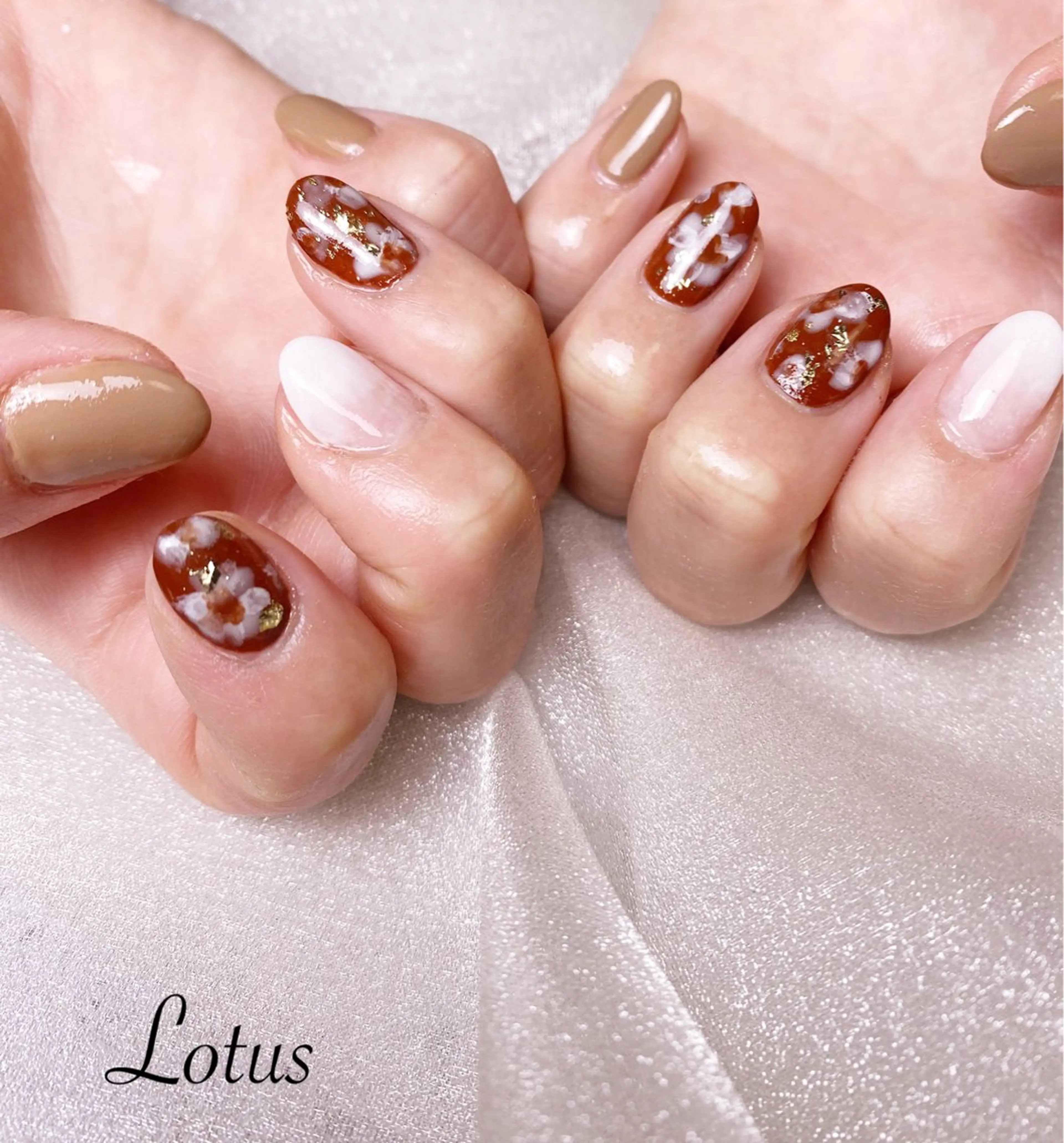 ネイル ブラウン フラワーネイル ハンドネイル Lotus 🌸のネイルデザイン