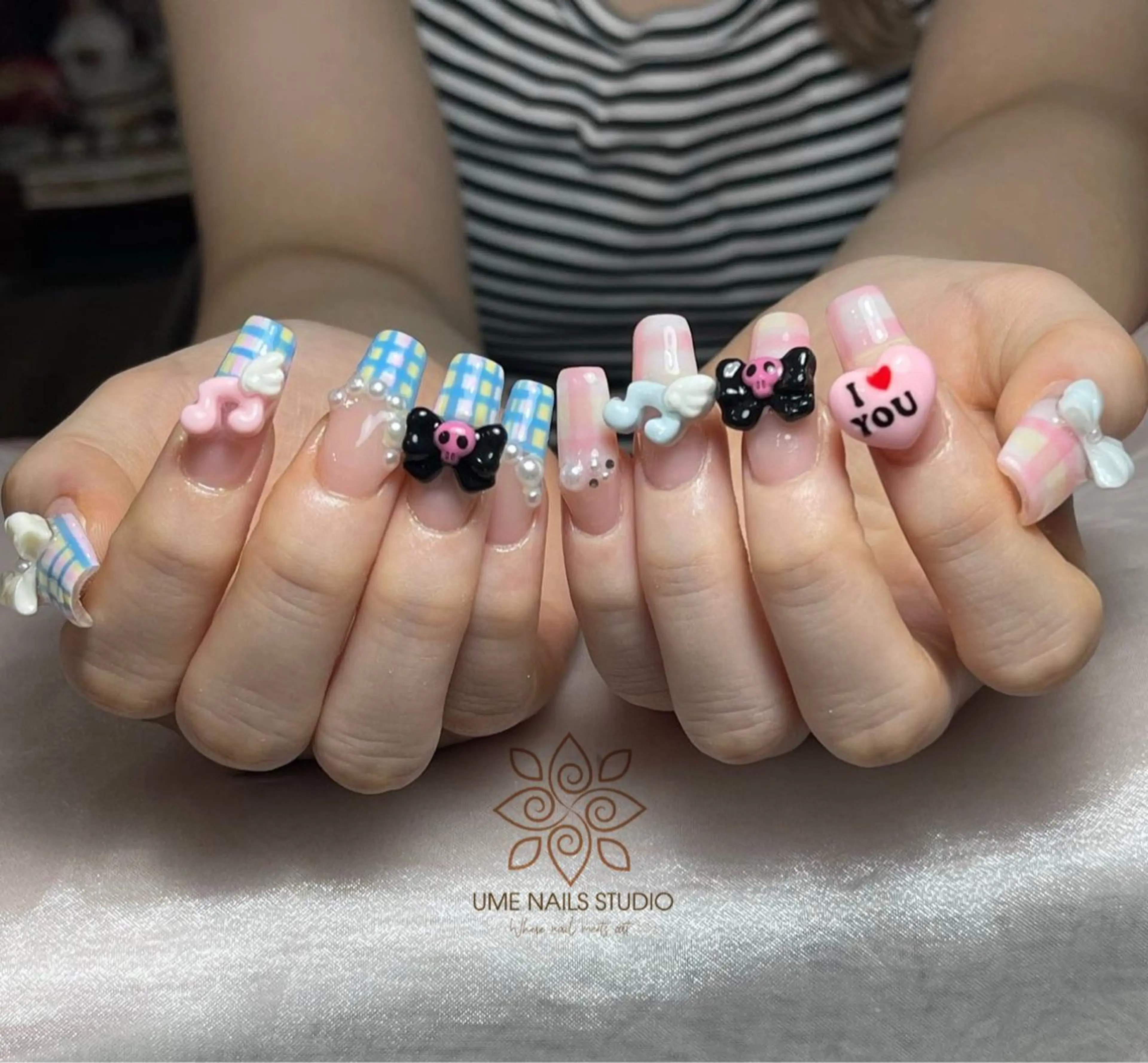 ネイル チークネイル クリアネイル ガーリー キラキラネイル 韓国ネイル ハンドネイル Ume Nail Studioのネイルデザイン