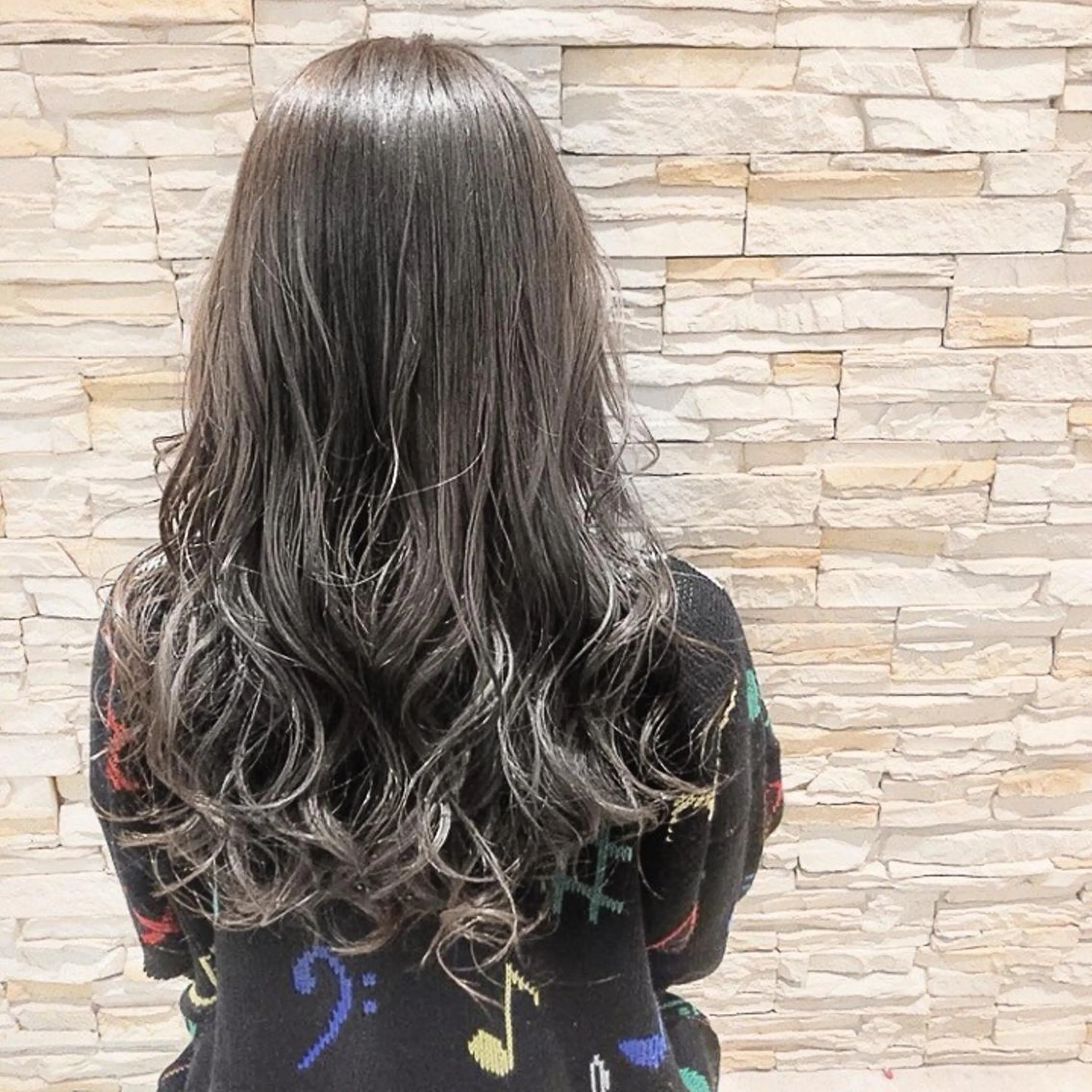 ミディアム カット ヘアカラー パーマ トリートメント 🌿アロマヘアルーム 新宿店✂︎のヘアスタイル