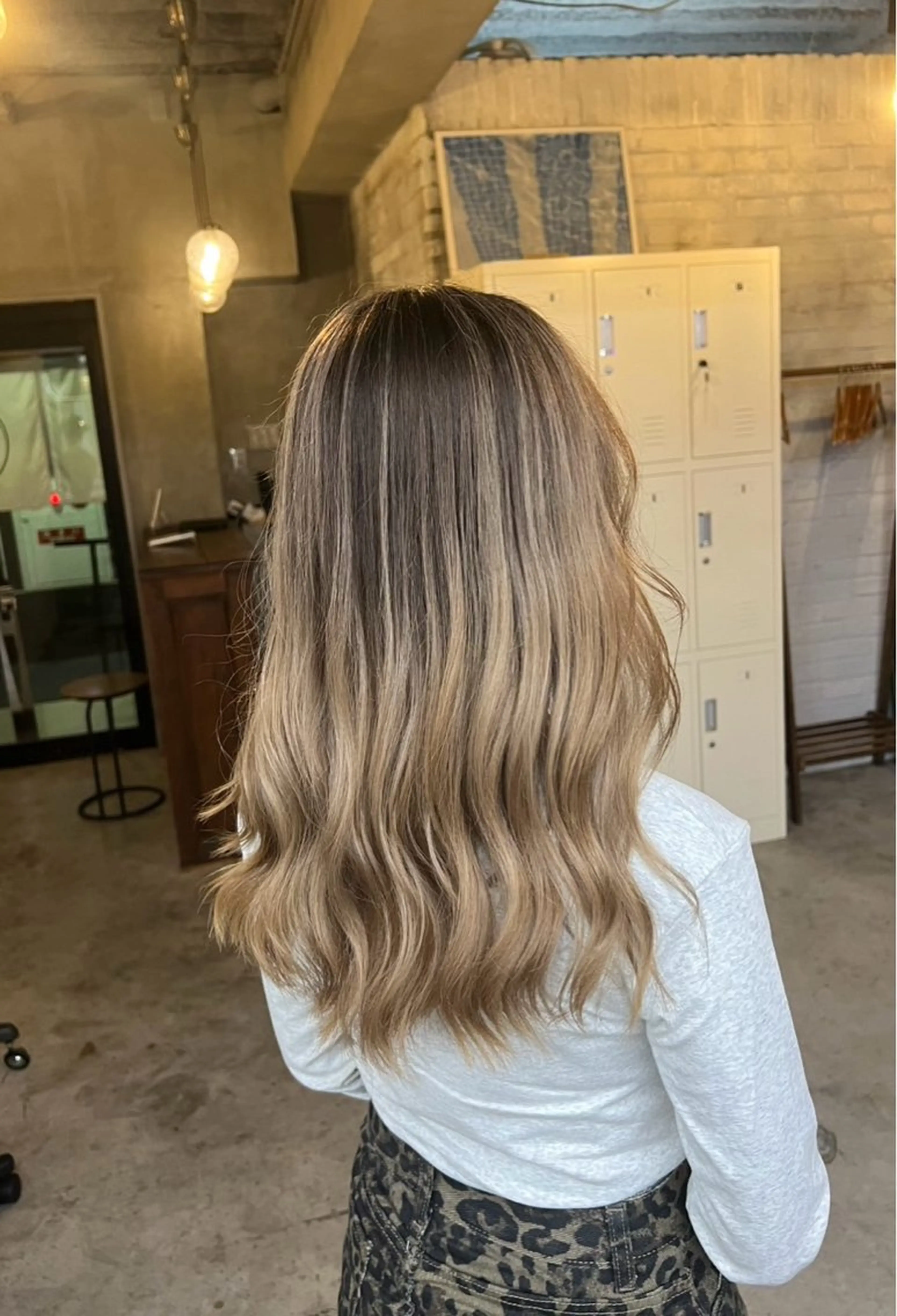セミロング カラー バレイヤージュ ベージュカラー ホワイトベージュ レイヤーカット ヘアカラー トリートメント ROBIN所属・指名数No.1 /NAOYAのヘアスタイル