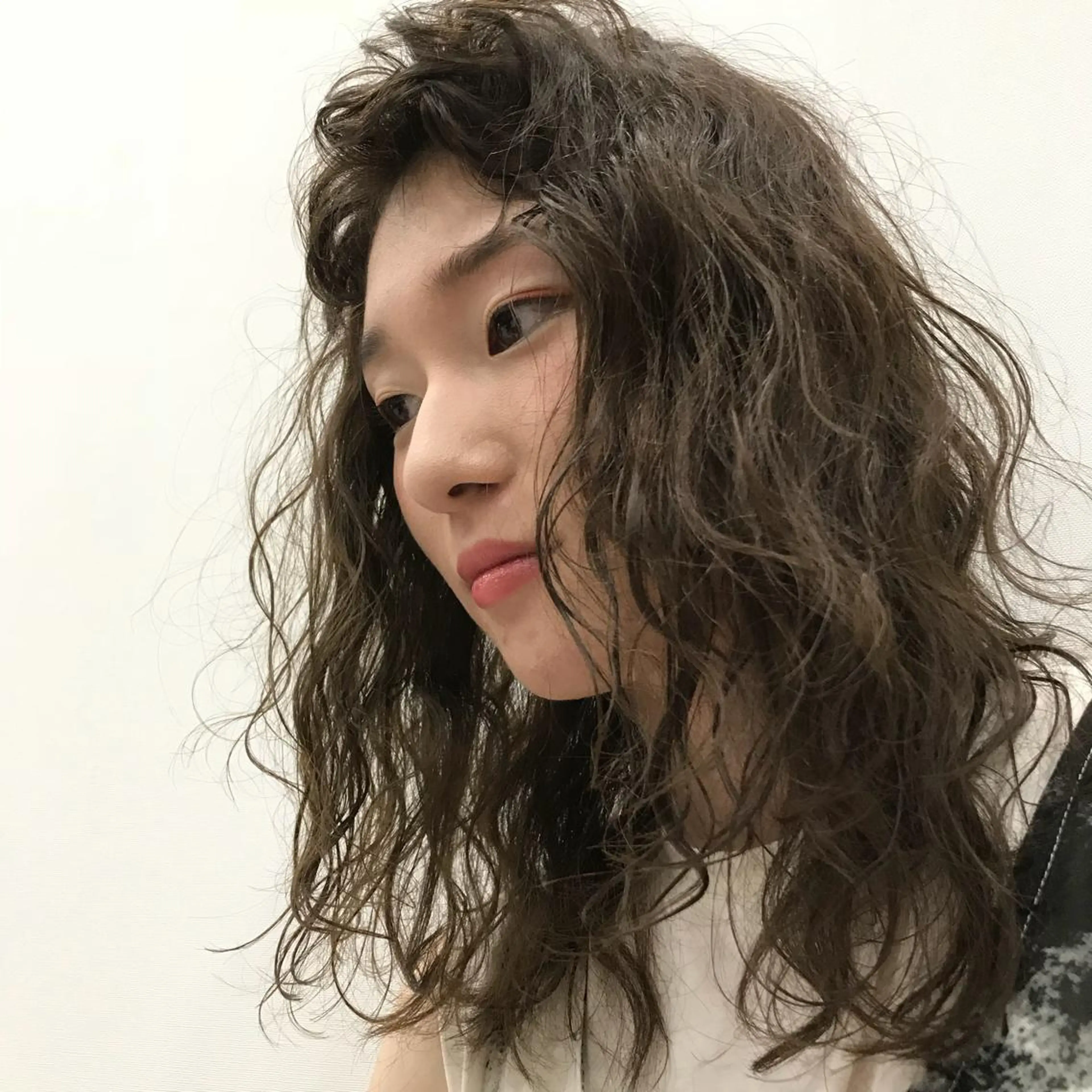 セミロング カラー パーマ 佐山 聖玲奈のヘアスタイル