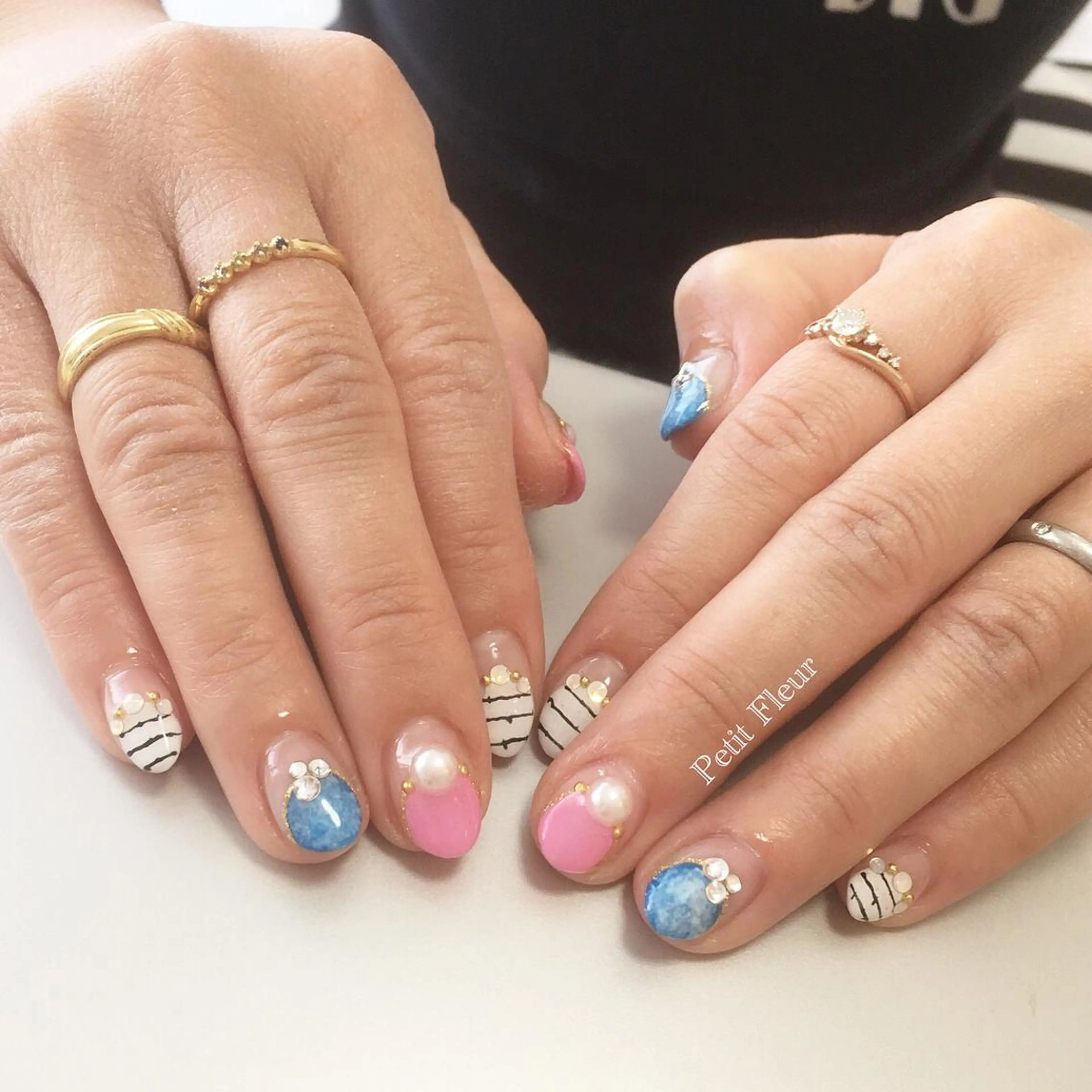 ネイル ボーダー 春ネイル Petit Fleur所属・青柳 亜梨奈のマツエク・マツパデザイン