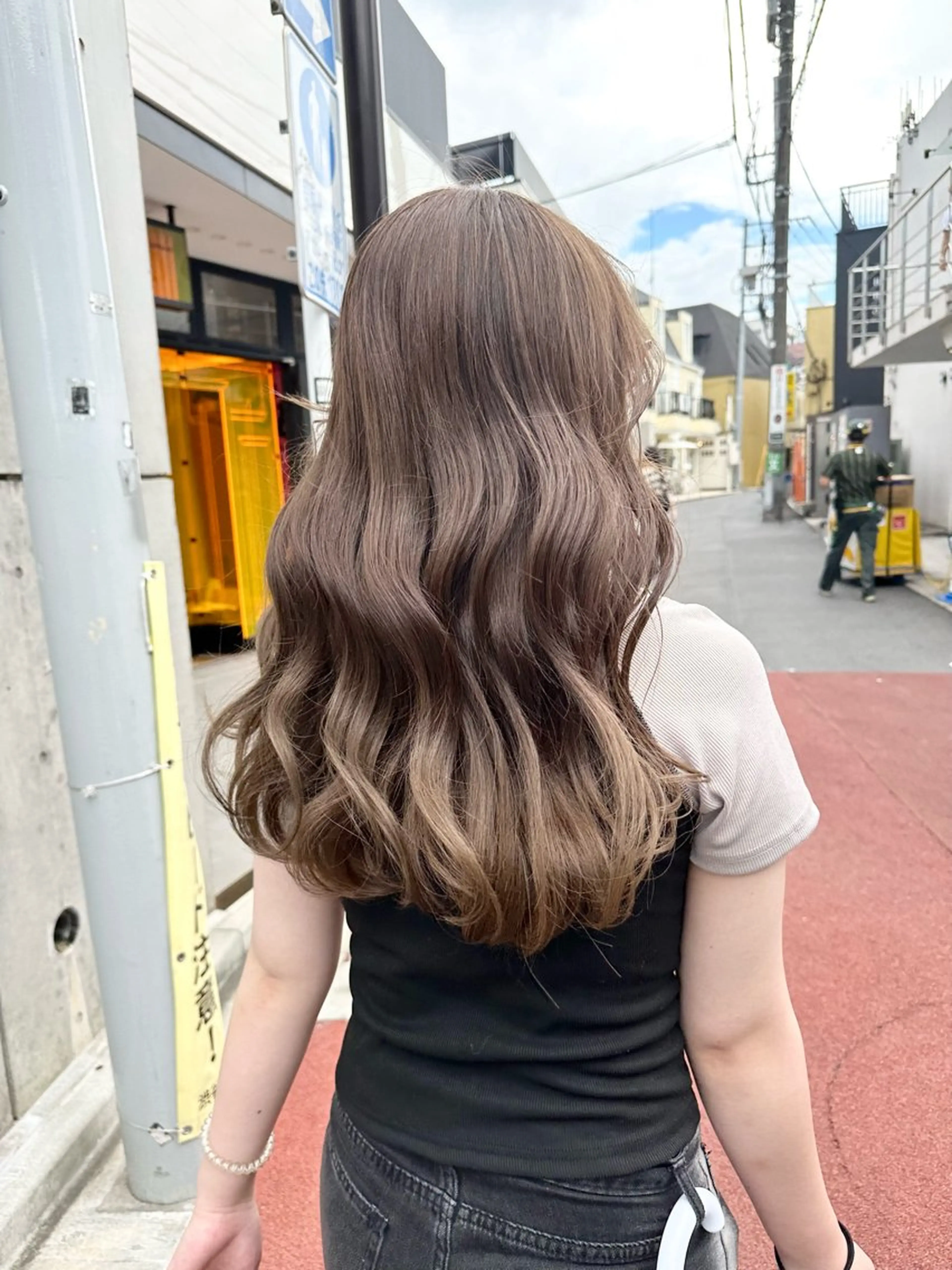 ロング カラー ベージュカラー 柴田 すず花のヘアスタイル