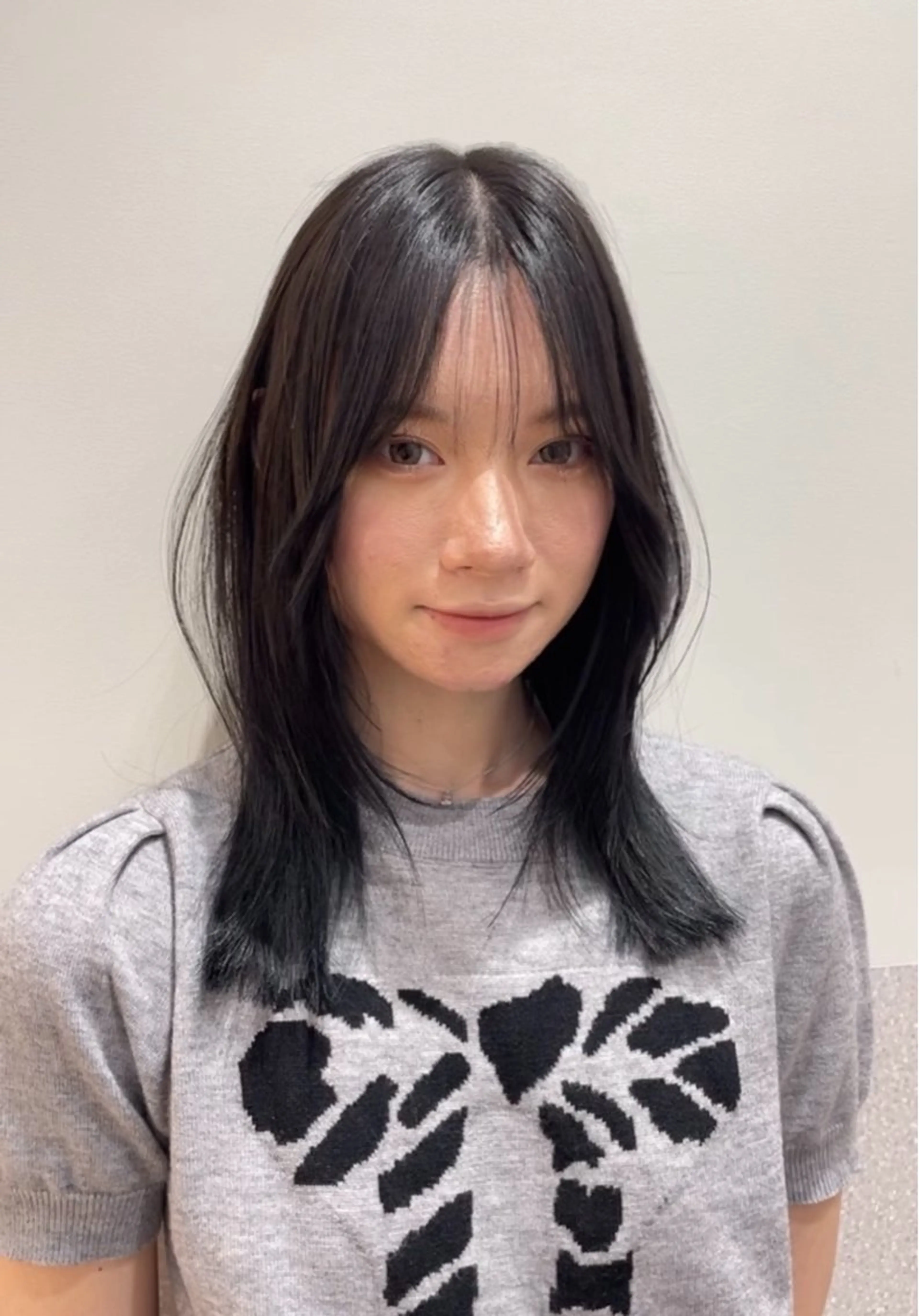 ミディアム 韓国風ヘア レイヤーカット カット ヘアカラー トリートメント ❤︎︎韓国ヘア❤︎︎ 𝑺𝒉𝒊𝒉𝒐のヘアスタイル
