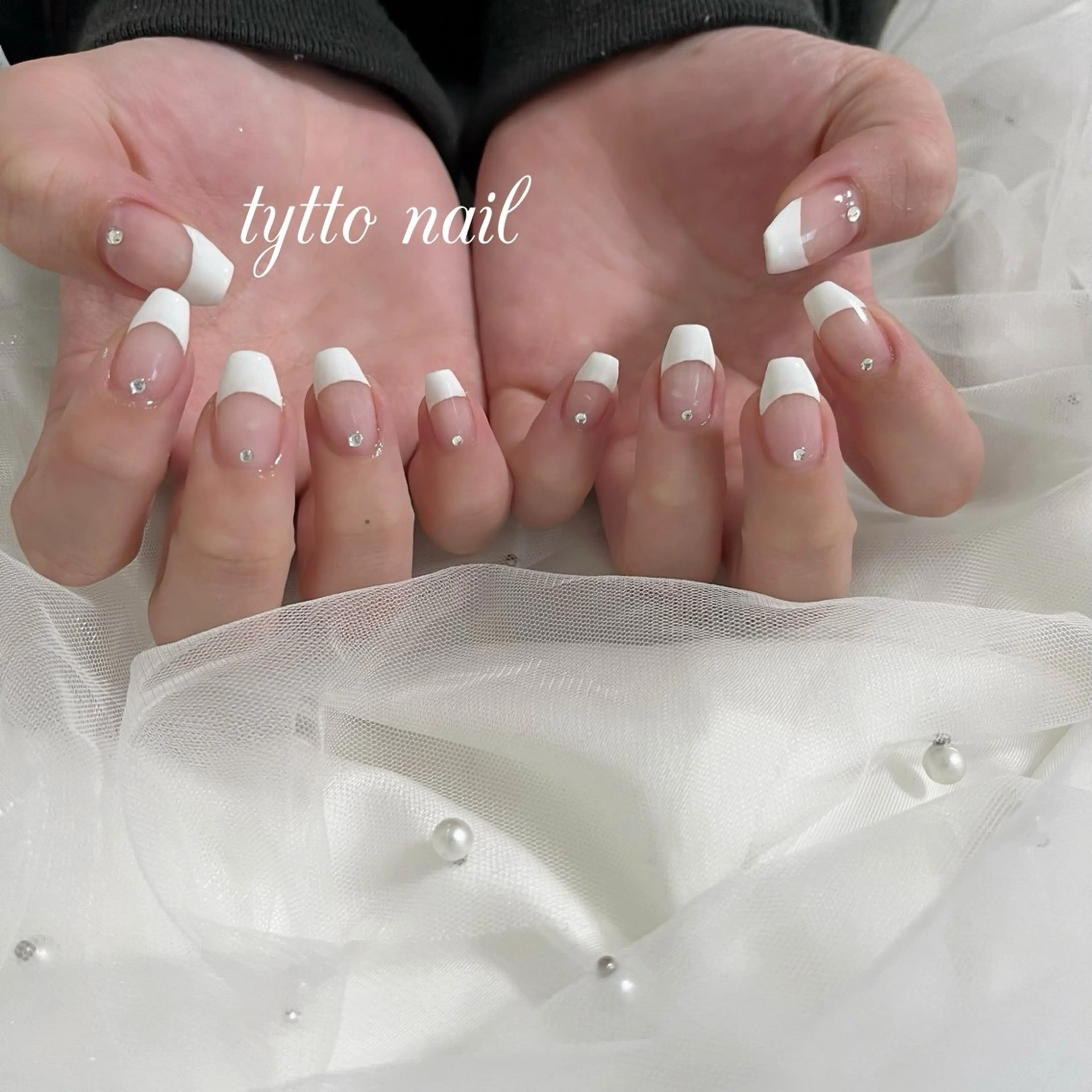 ネイル フレンチネイル オフィスネイル シンプルネイル ストーンネイル ホワイト ハンドネイル tytto nail ❤︎‪‪eri‪‪のネイルデザイン
