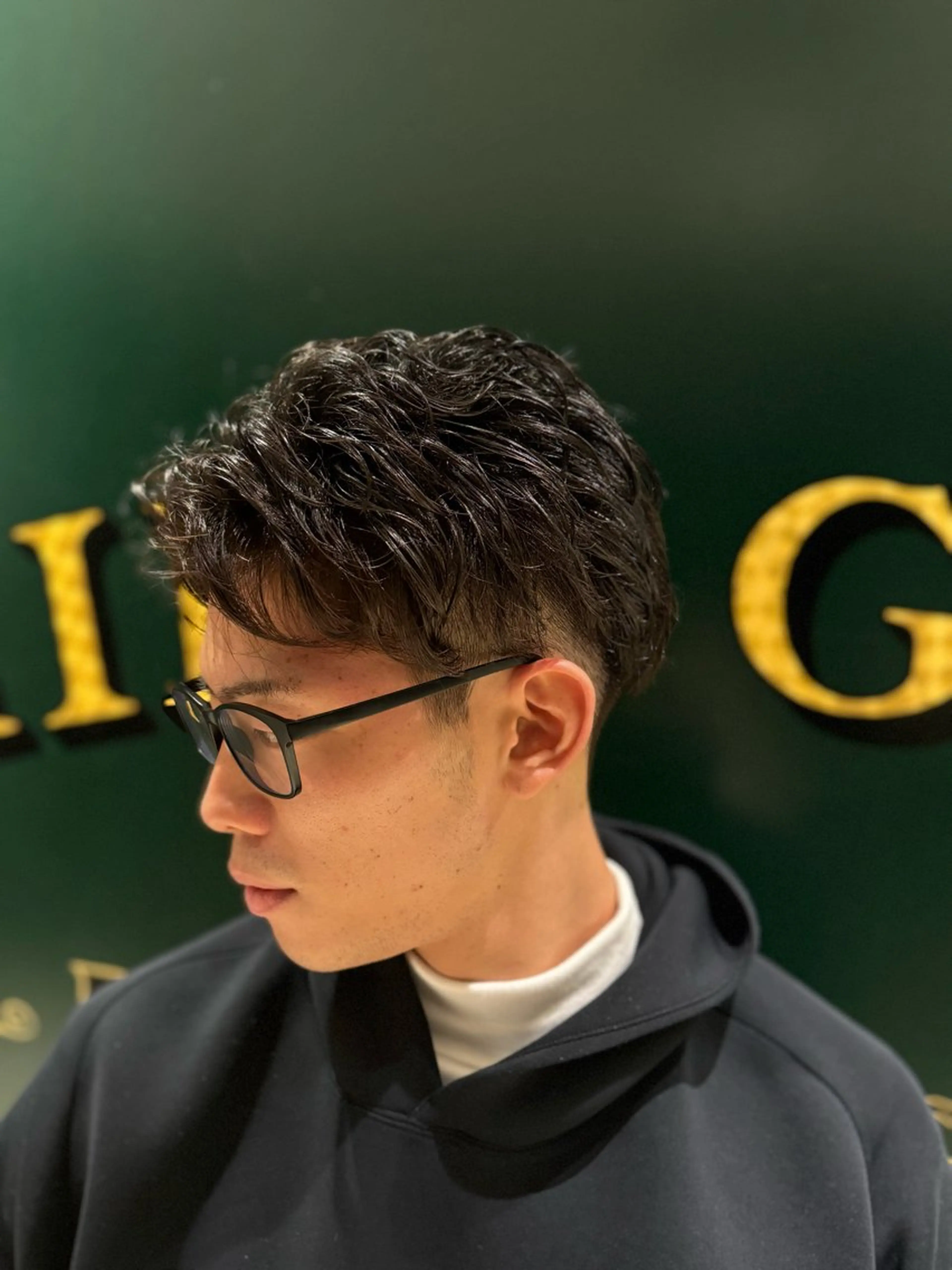 ミディアム パーマ ヒロ銀座バーバーショップ名古屋本店所属・小島 優奈のヘアスタイル