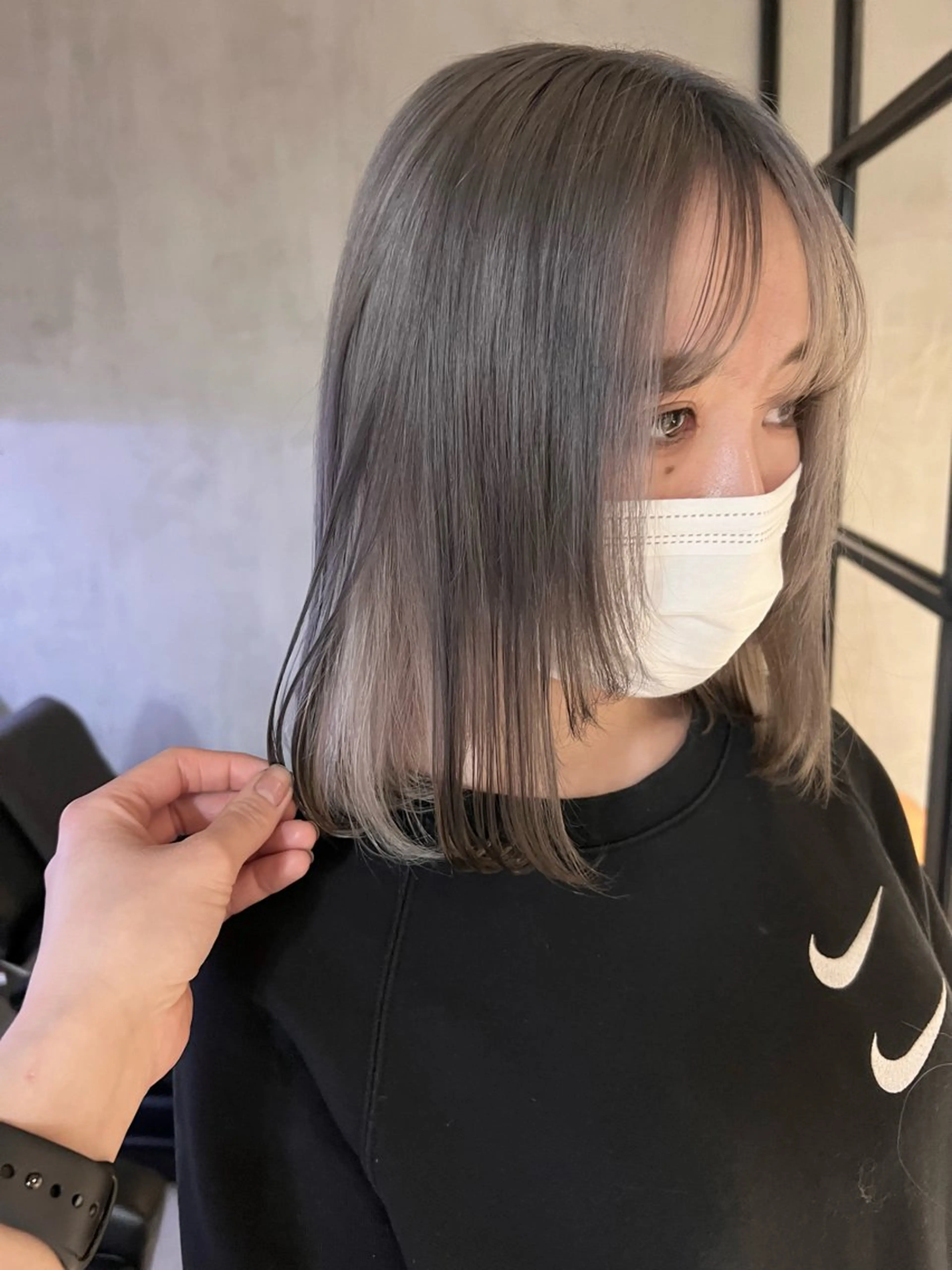 ロング カラー デザインカラー ハイトーンカラー シルバー ヘアカラー テテ風パーマ/ シャドウパーマ/廣田のヘアスタイル