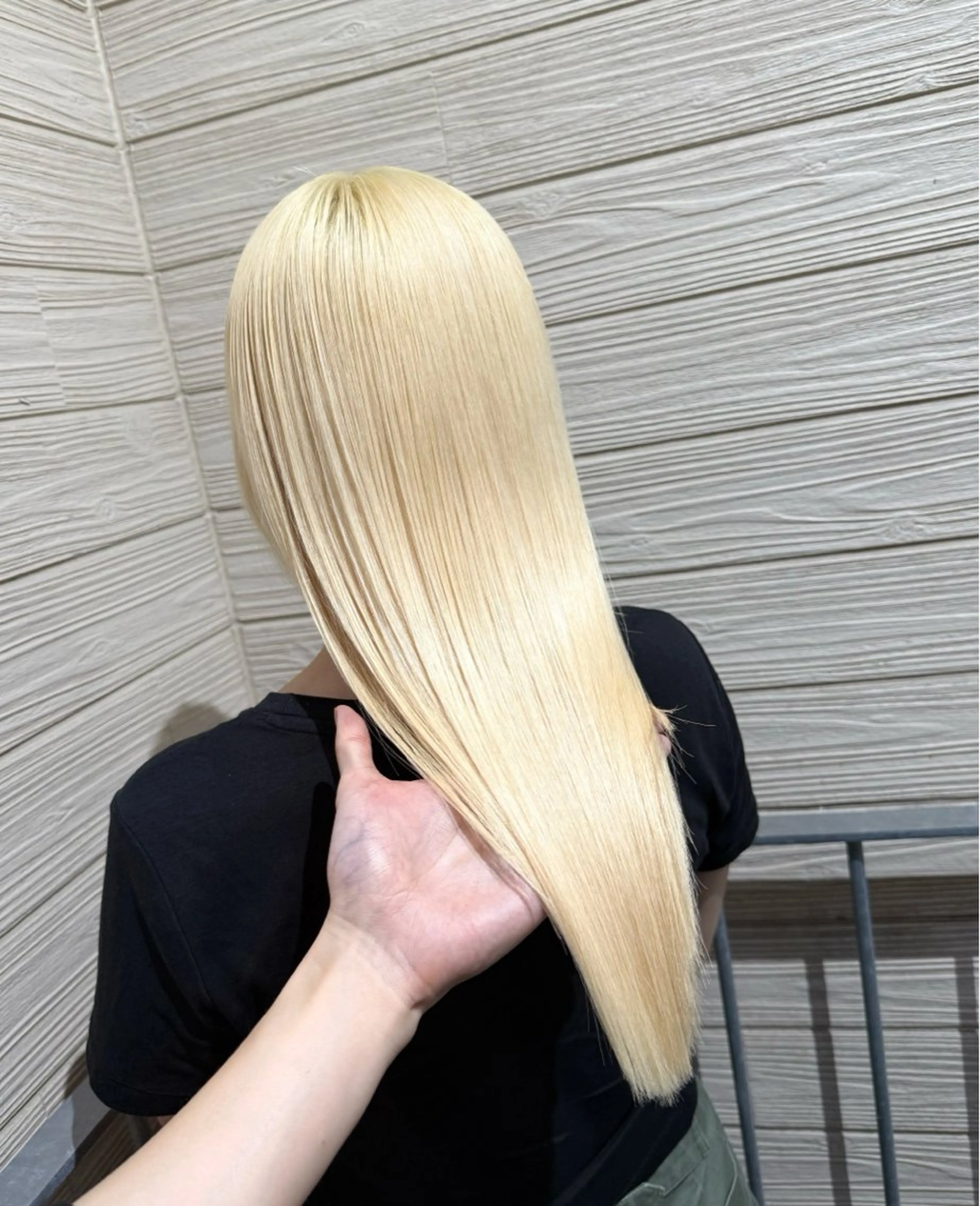 【人気No.1！！圧倒的透明感⭐️】ブリーチ＋カラー＋高濃度トリートメント（リタッチも可）の写真