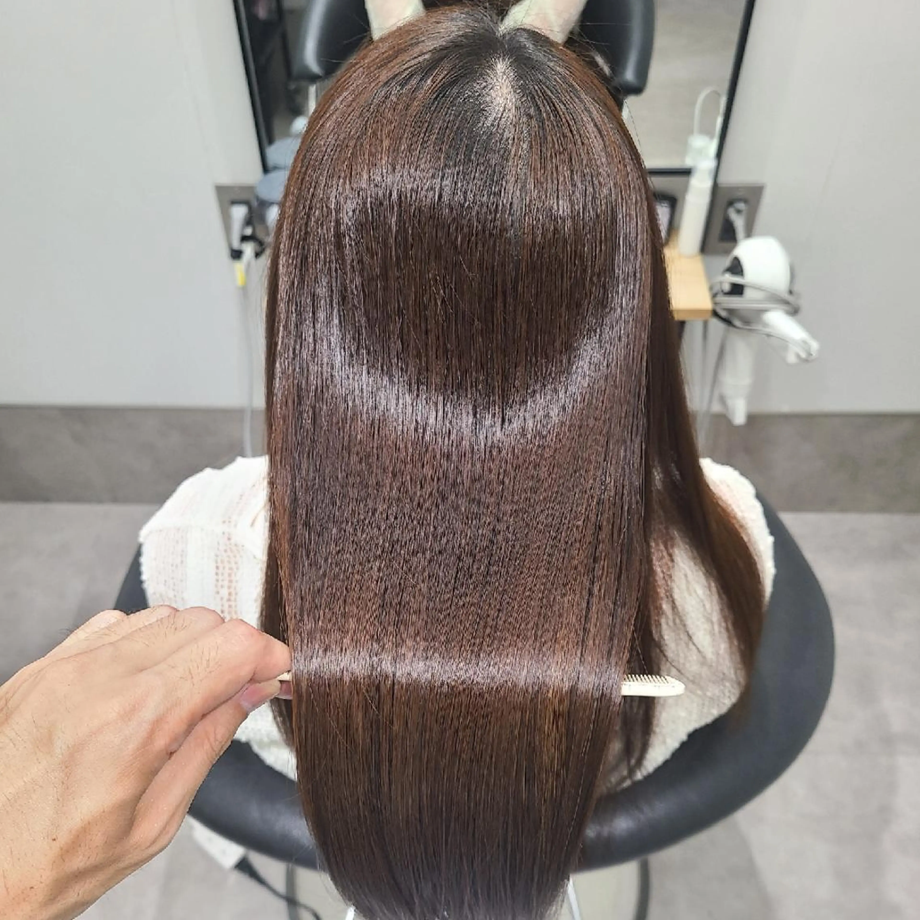 ロング カット 縮毛矯正 トリートメント GO TODAYシェアサロン岡山店所属・🎗️髪質改善・美髪 艶髪🥇小西邦生のヘアスタイル