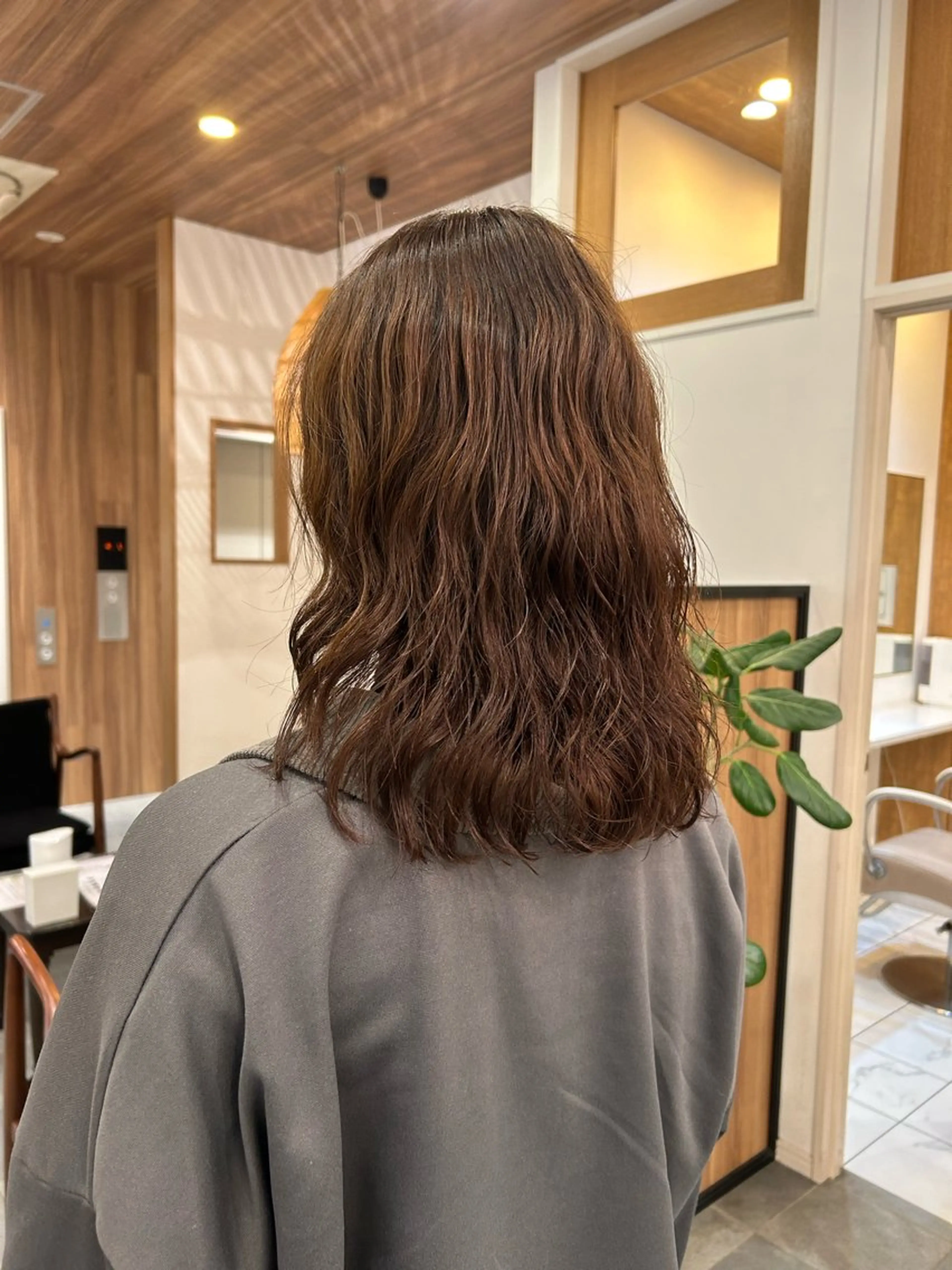 ミディアム パーマ BEAUTRIUM 穂乃香のヘアスタイル