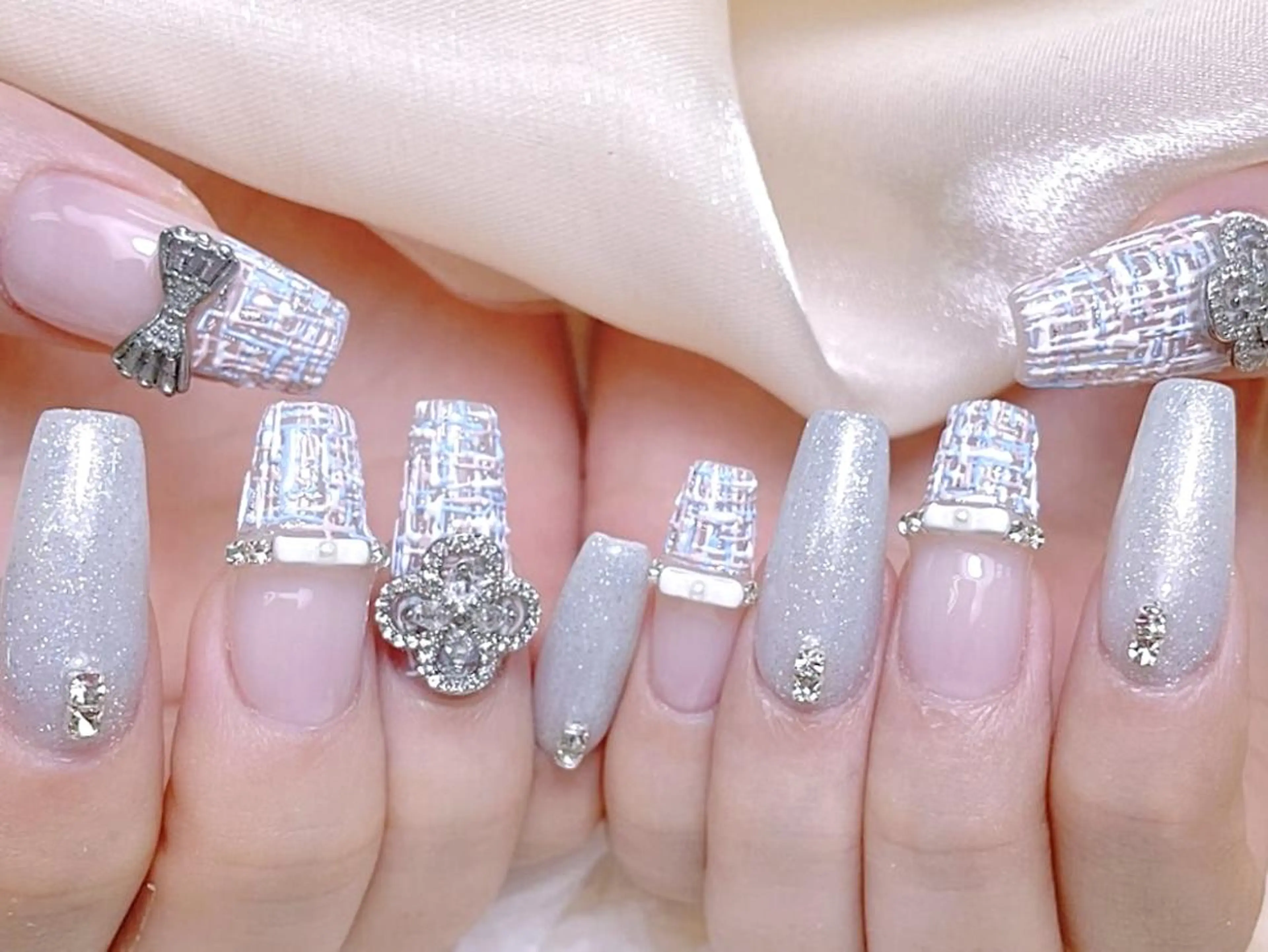 ネイル アートネイル 持ち込み Shis_🦄shi 韓国風キラキラネイルのネイルデザイン