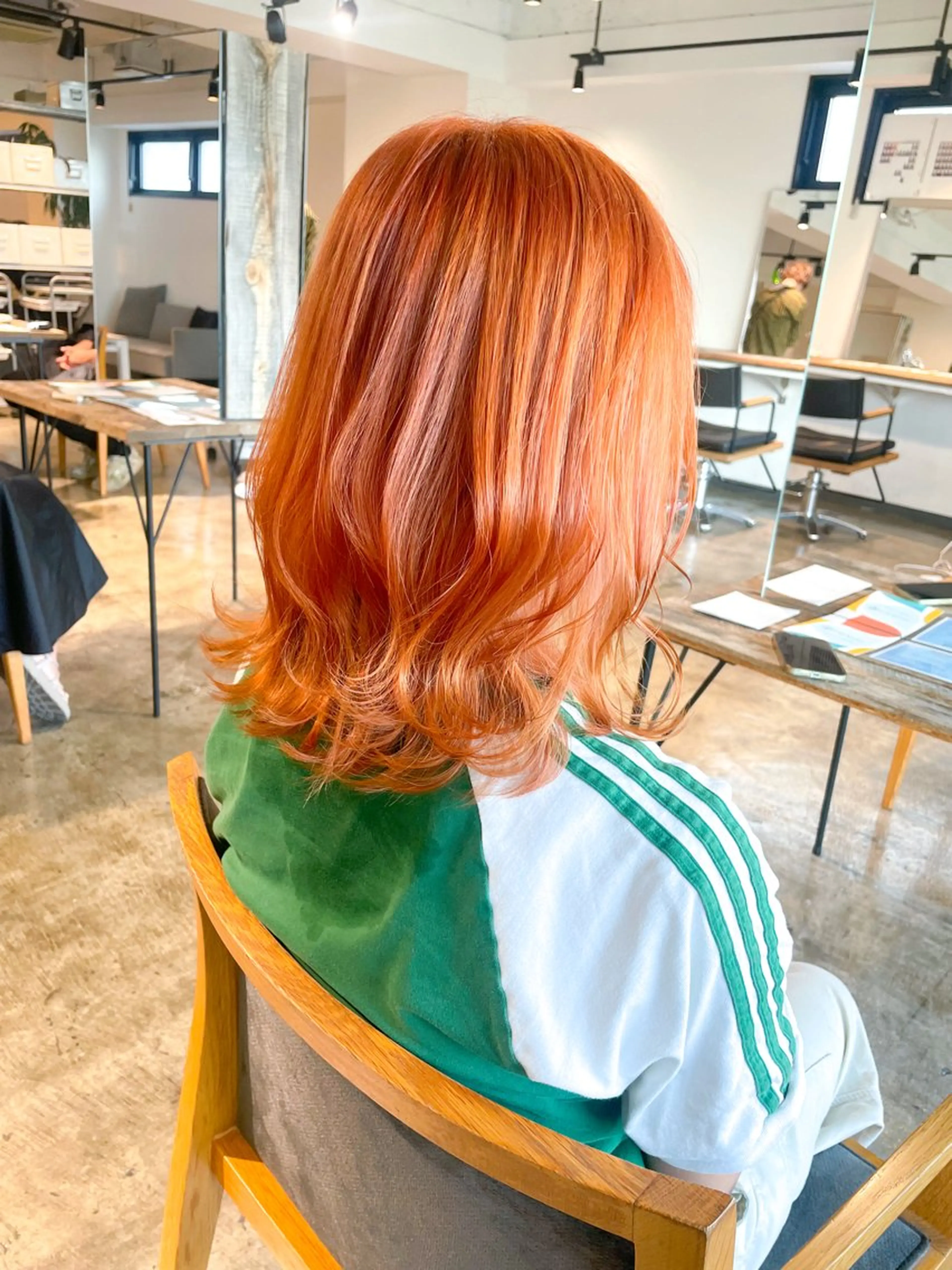 ミディアム カラー オレンジ ヘアカラー トリートメント ハイトーン/レイヤー /ケアブリーチ石川治のヘアスタイル